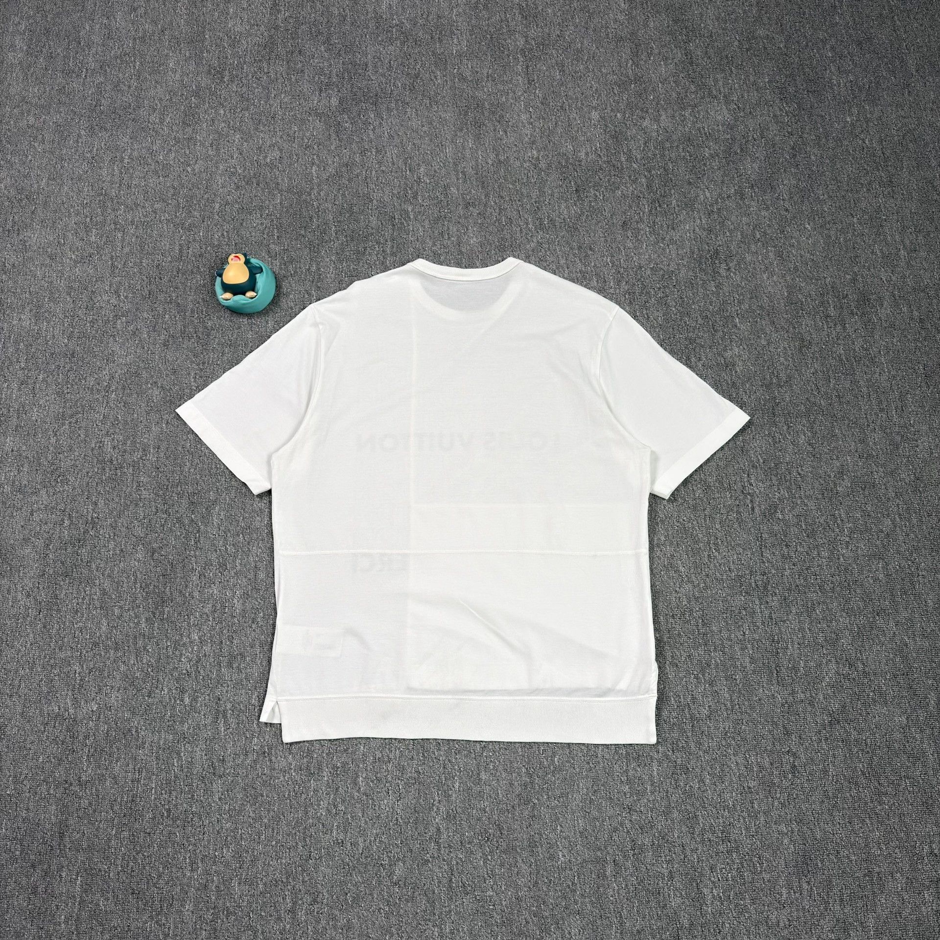 Louis Vuitton Louis Vuitton Logo Print T-Shirt White Size S Size US S / EU 44-46 / 1 - 3 Thumbnail