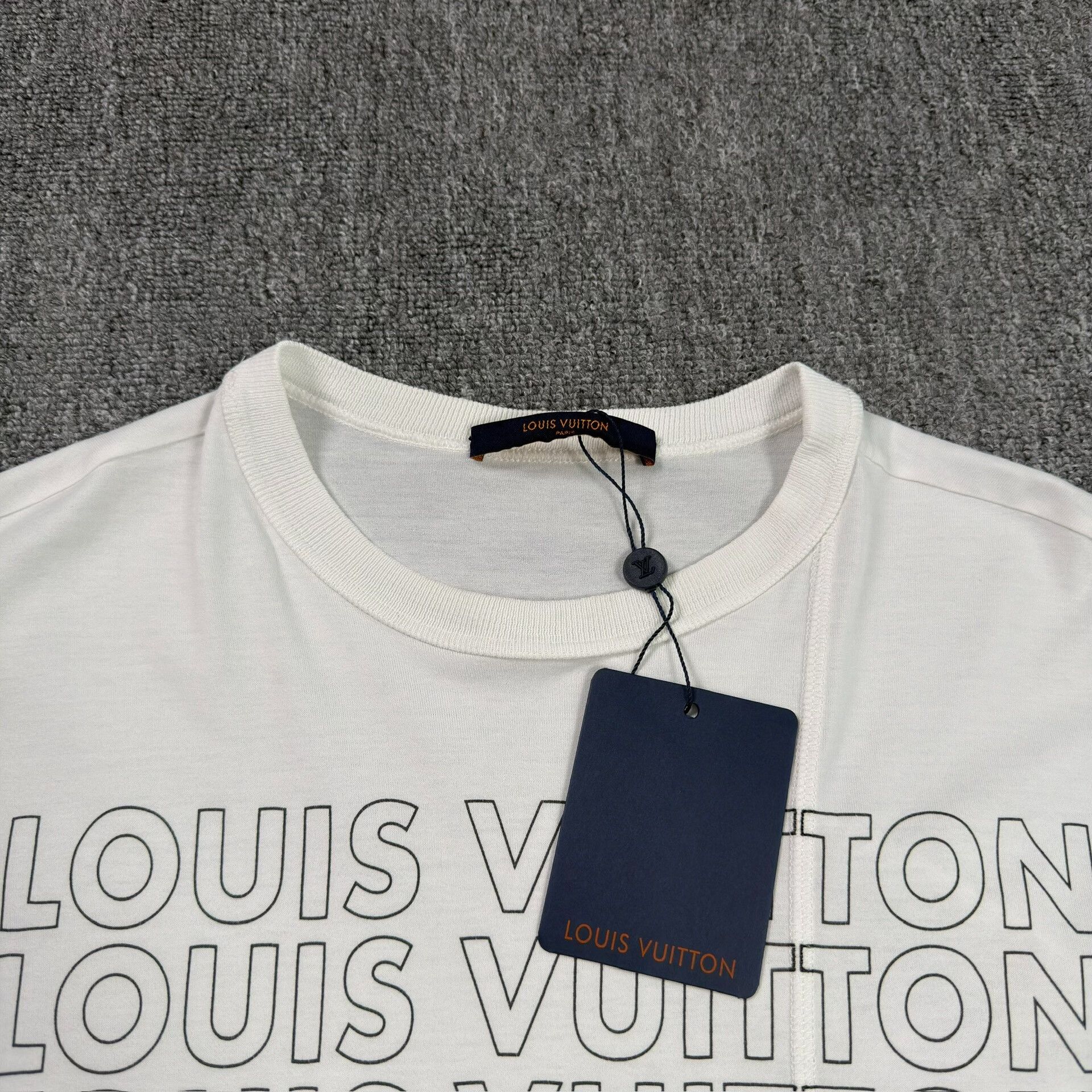 Louis Vuitton Louis Vuitton Logo Print T-Shirt White Size S Size US S / EU 44-46 / 1 - 4 Thumbnail