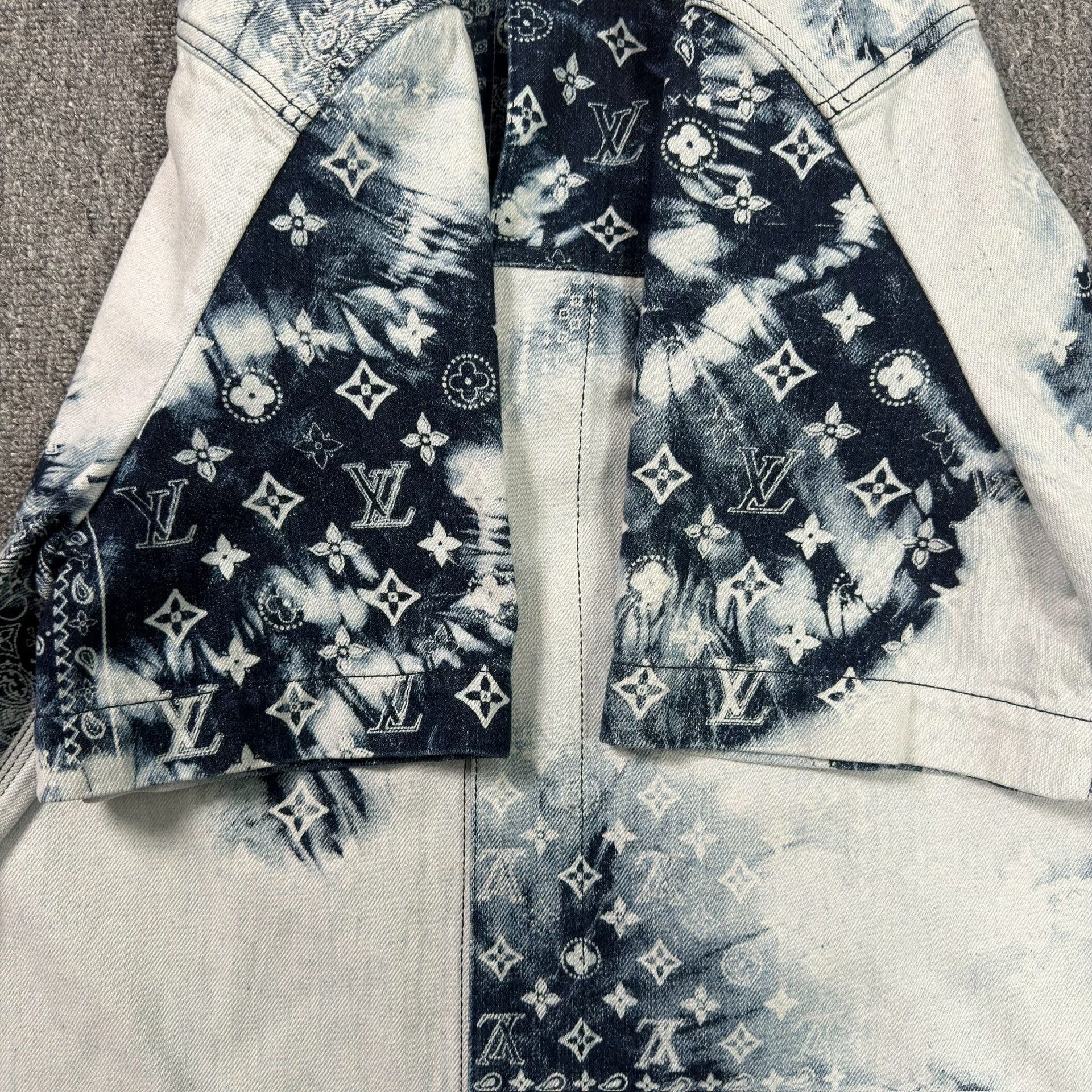 Louis Vuitton Louis Vuitton Monogram Bandana Denim Shirt Size M Size US M / EU 48-50 / 2 - 5 Thumbnail