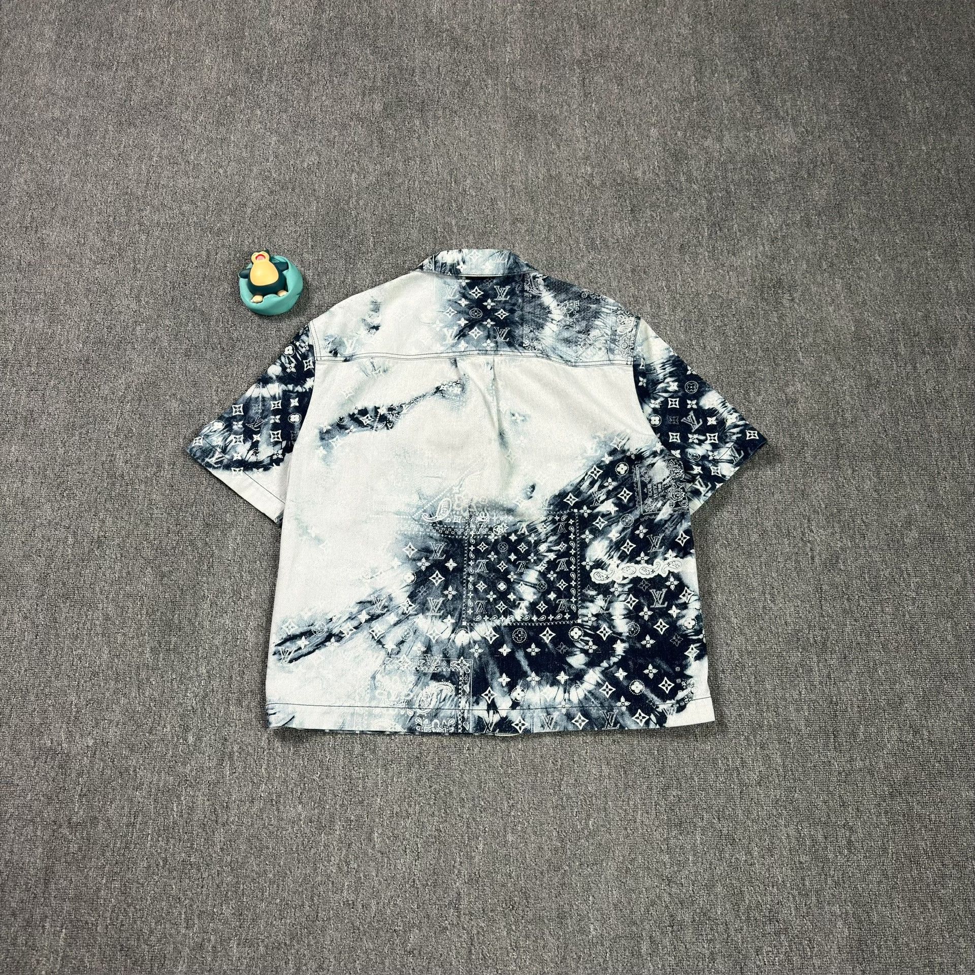 Louis Vuitton Louis Vuitton Monogram Bandana Denim Shirt Size M Size US M / EU 48-50 / 2 - 3 Thumbnail