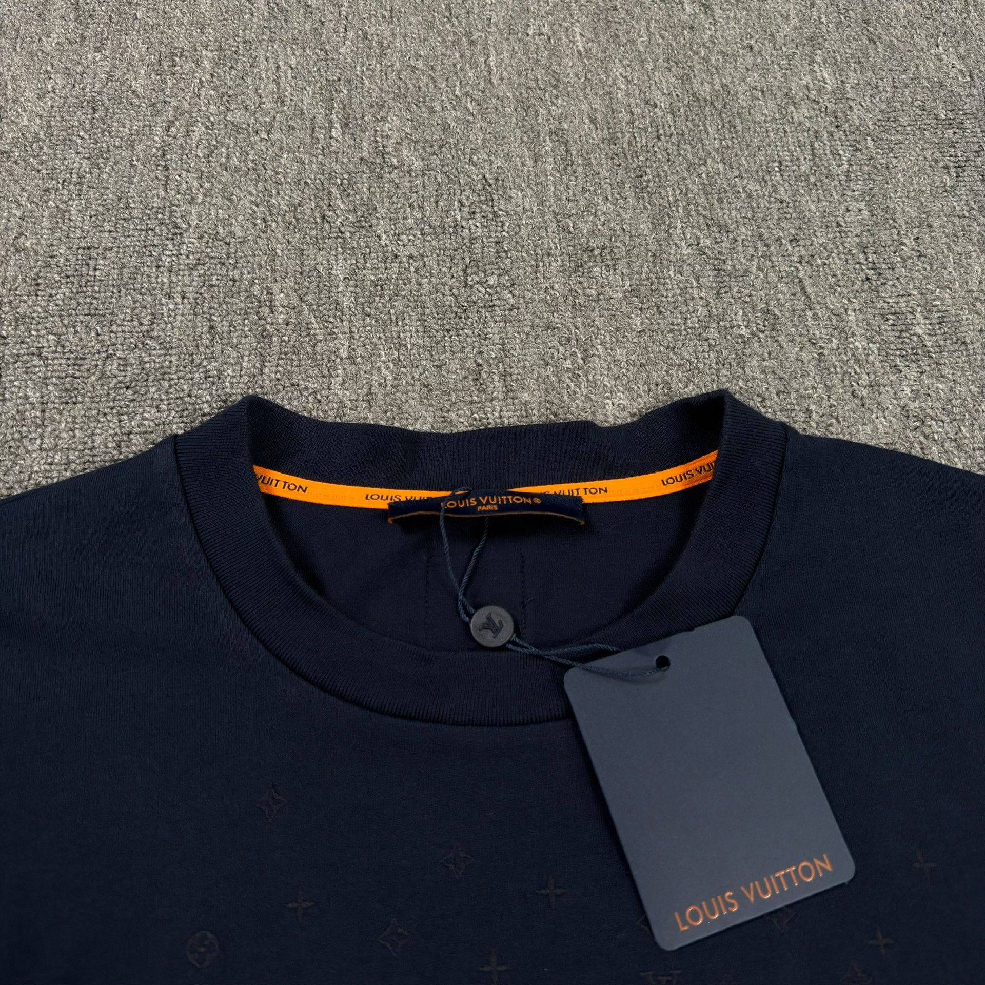 Louis Vuitton Louis Vuitton Graphic Embroidered T-Shirt Navy XL Size US XL / EU 56 / 4 - 4 Thumbnail