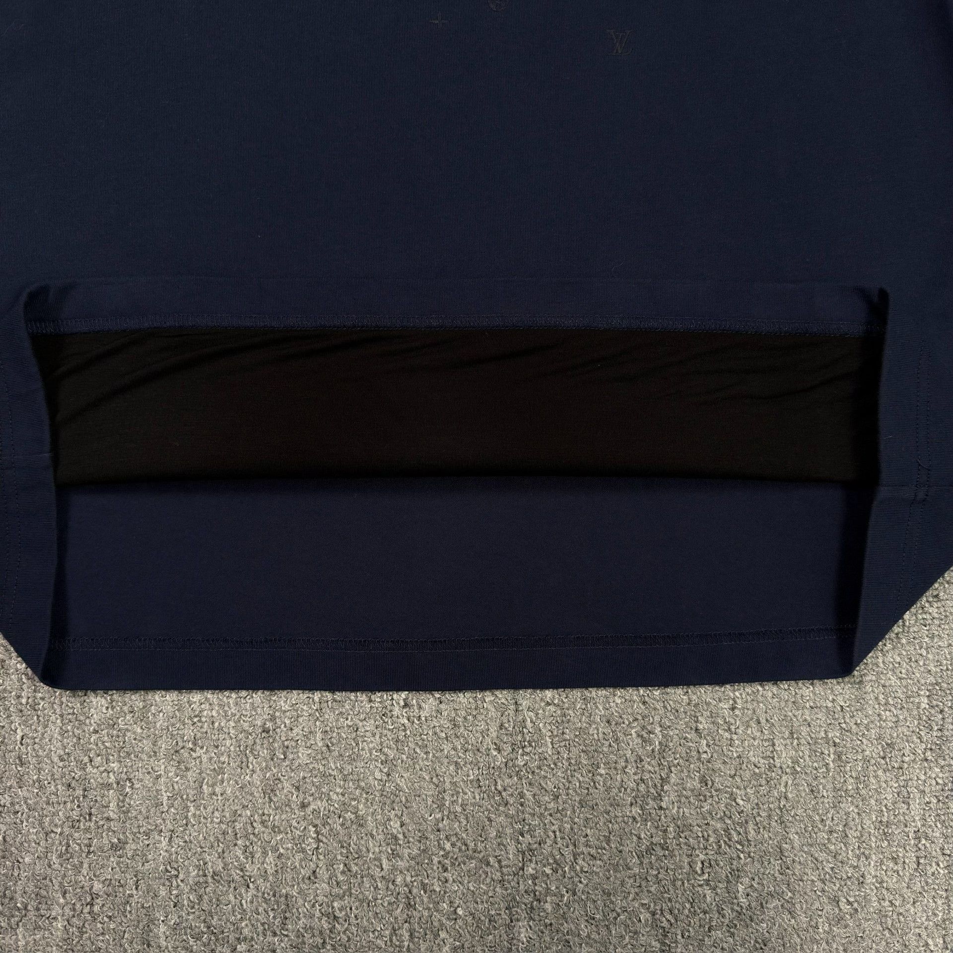 Louis Vuitton Louis Vuitton Graphic Embroidered T-Shirt Navy XL Size US XL / EU 56 / 4 - 6 Thumbnail