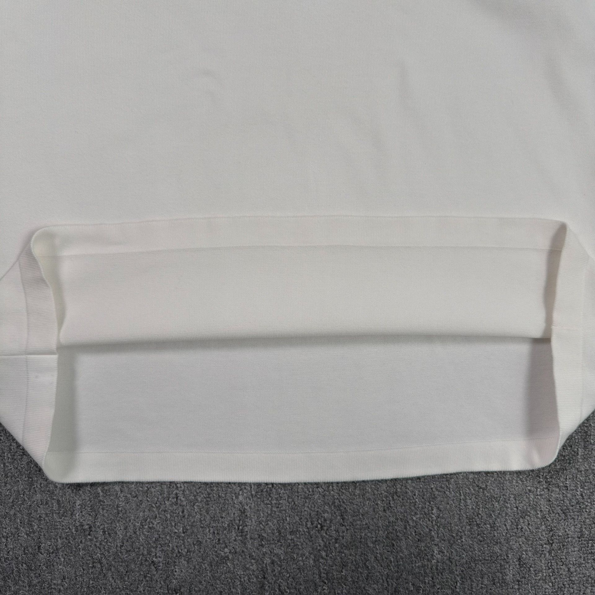Louis Vuitton Louis Vuitton Logo Pin T-Shirt Size XL Size US XL / EU 56 / 4 - 6 Thumbnail