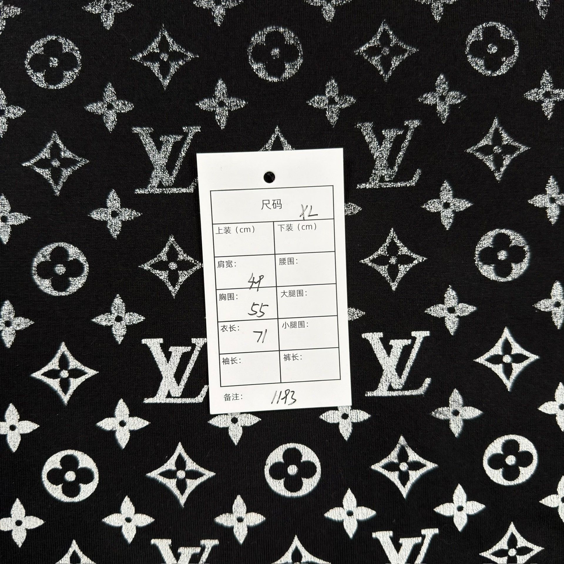 Louis Vuitton Louis Vuitton Monogram Gradient T-Shirt Size XL Size US XL / EU 56 / 4 - 7 Thumbnail