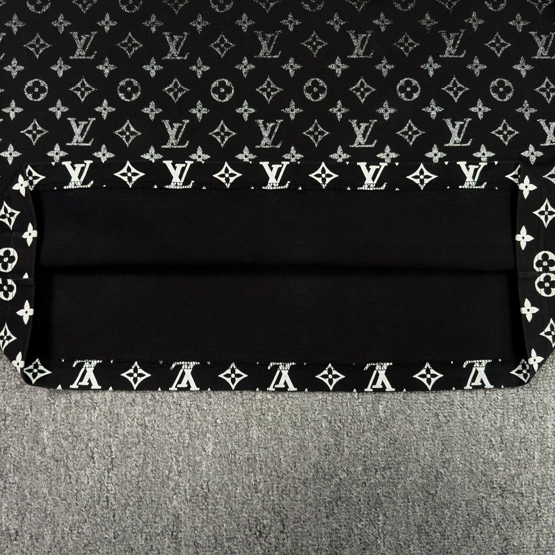 Louis Vuitton Louis Vuitton Monogram Gradient T-Shirt Size XL Size US XL / EU 56 / 4 - 6 Thumbnail
