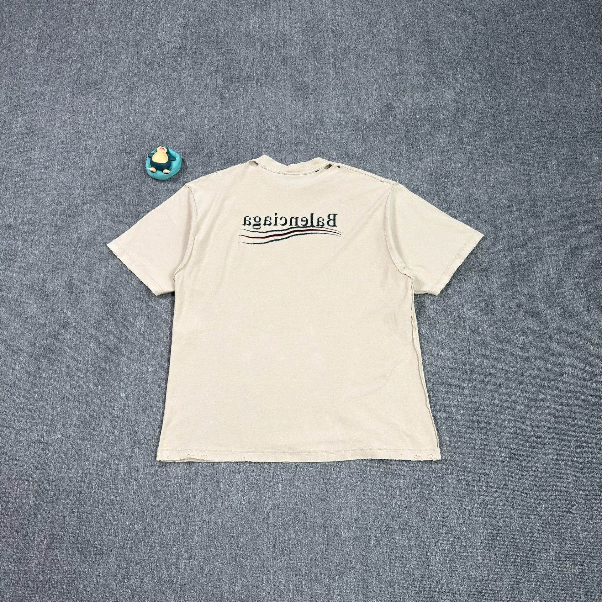 Balenciaga Balenciaga Embroidered Logo T-Shirt Size L Size US L / EU 52-54 / 3 - 3 Thumbnail