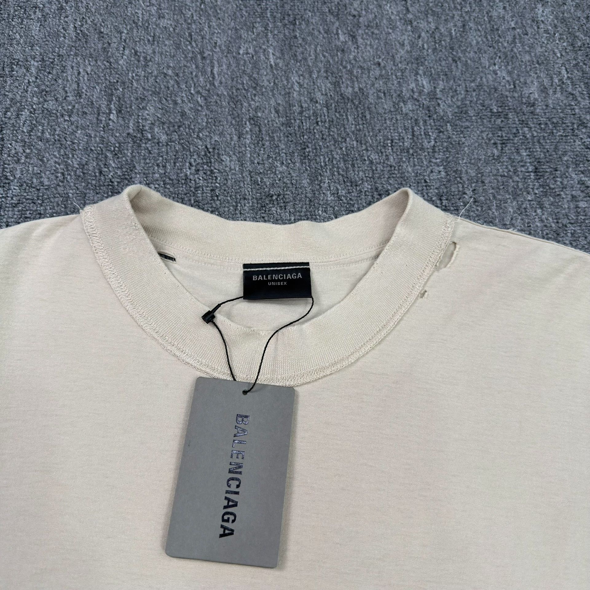 Balenciaga Balenciaga Embroidered Logo T-Shirt Size L Size US L / EU 52-54 / 3 - 4 Thumbnail