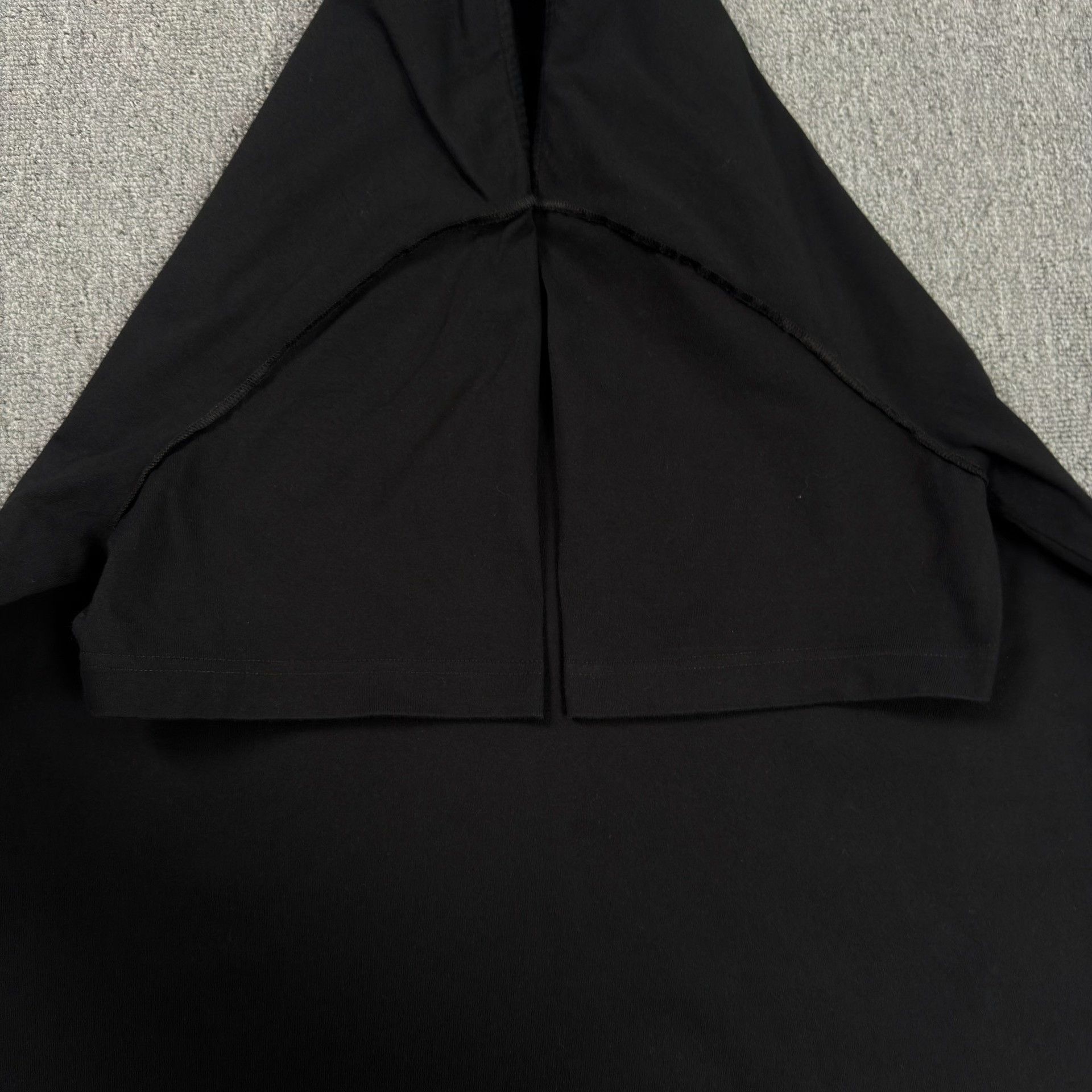 Louis Vuitton Louis Vuitton Embossed Logo T-Shirt Size XXL Size US XXL / EU 58 / 5 - 5 Thumbnail