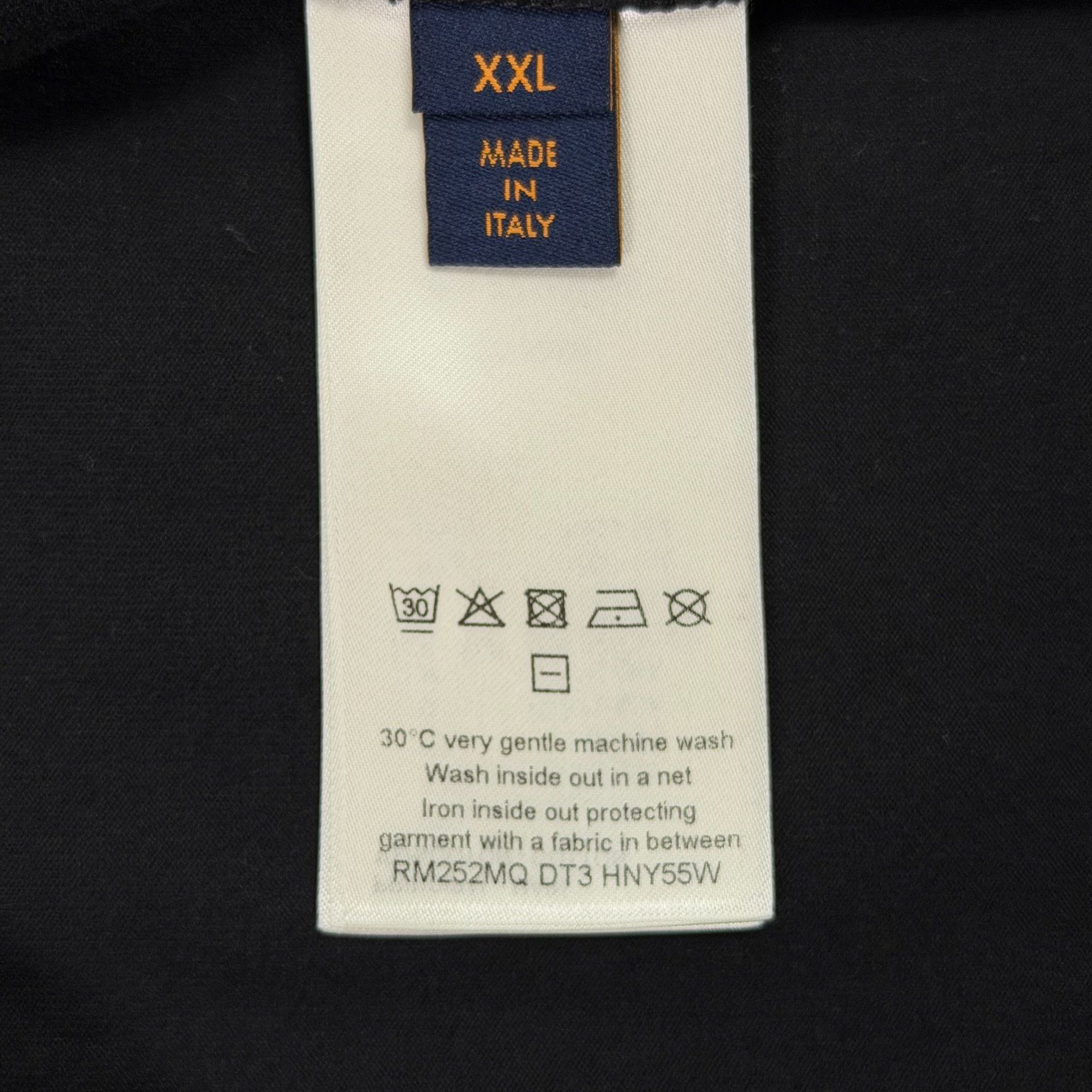 Louis Vuitton Louis Vuitton Embossed Logo T-Shirt Size XXL Size US XXL / EU 58 / 5 - 8 Thumbnail