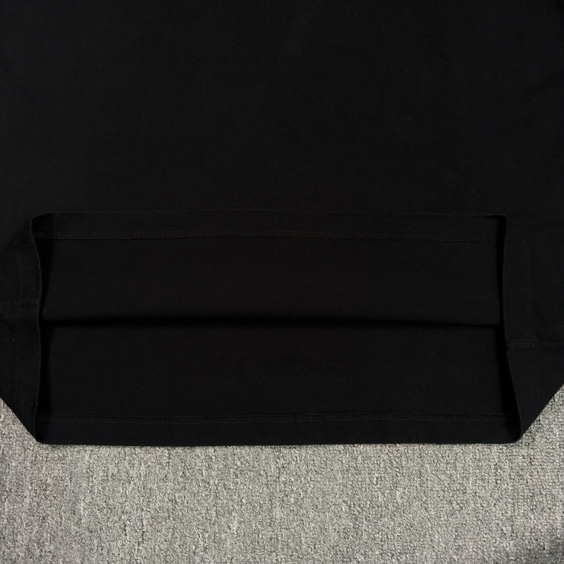 Louis Vuitton Louis Vuitton Embossed Logo T-Shirt Size XXL Size US XXL / EU 58 / 5 - 6 Thumbnail