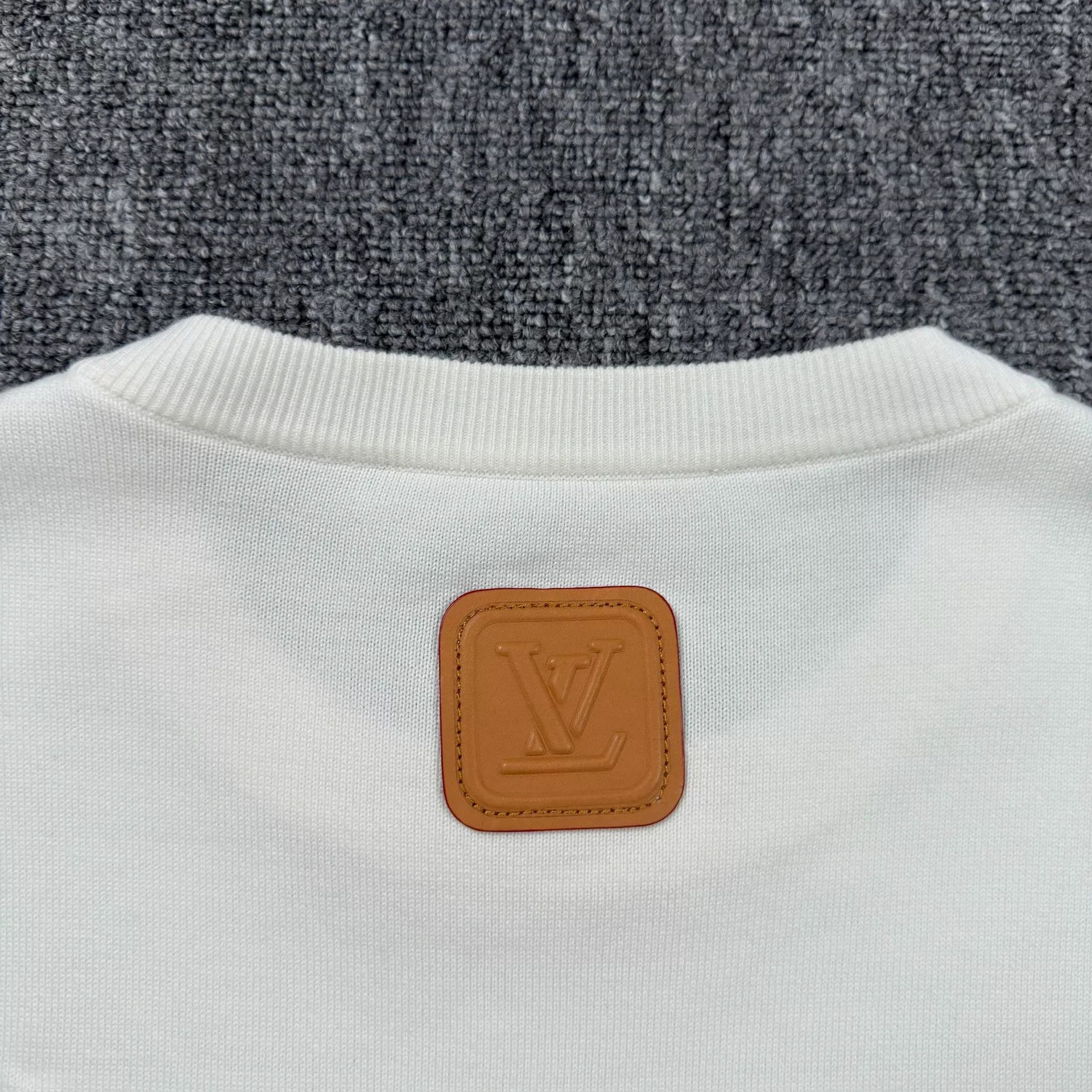 Louis Vuitton Louis Vuitton Leather Patch T-Shirt Size M Size US M / EU 48-50 / 2 - 8 Thumbnail