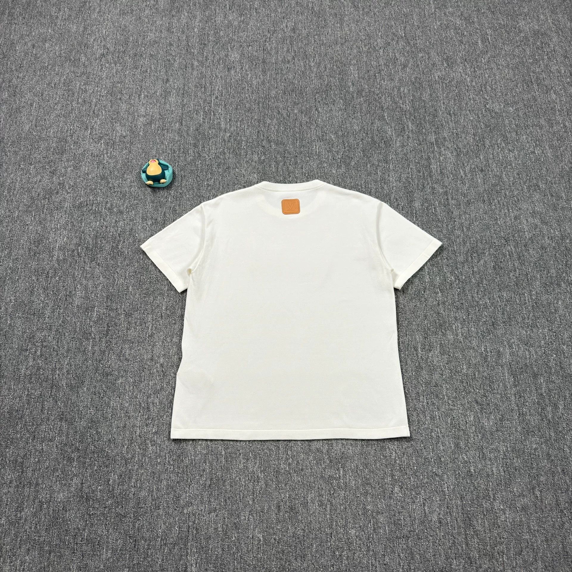 Louis Vuitton Louis Vuitton Leather Patch T-Shirt Size M Size US M / EU 48-50 / 2 - 9 Thumbnail