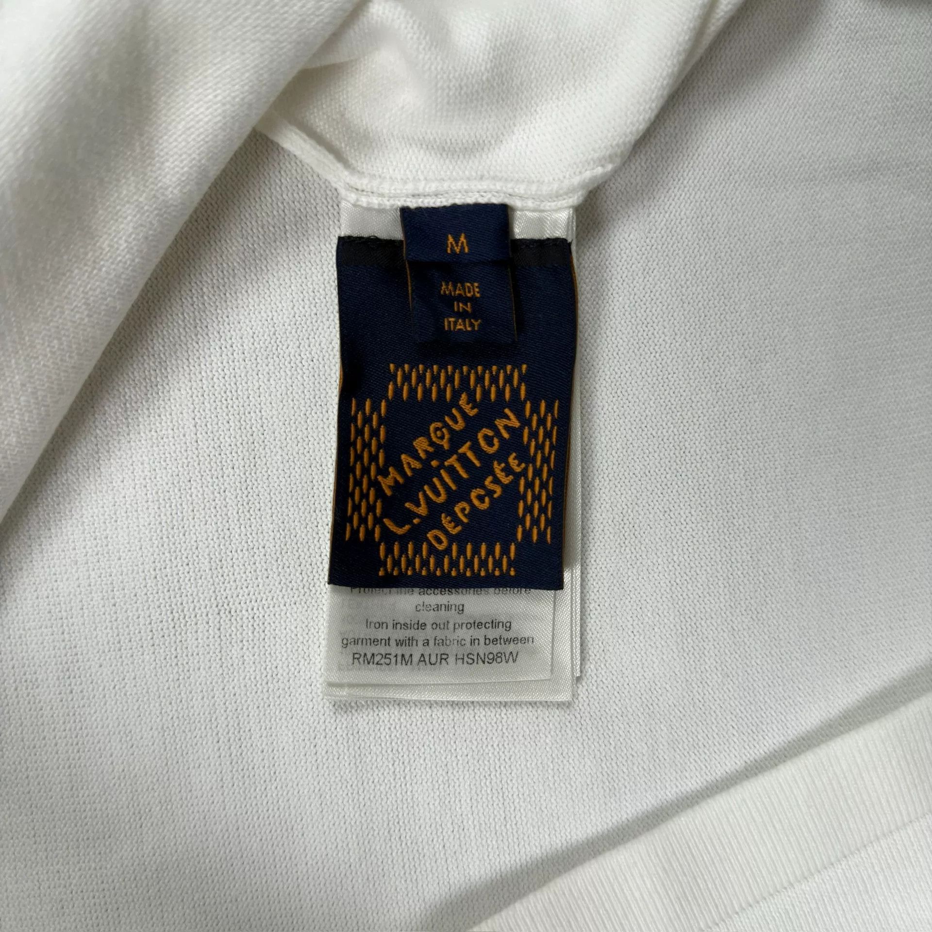 Louis Vuitton Louis Vuitton Leather Patch T-Shirt Size M Size US M / EU 48-50 / 2 - 7 Thumbnail