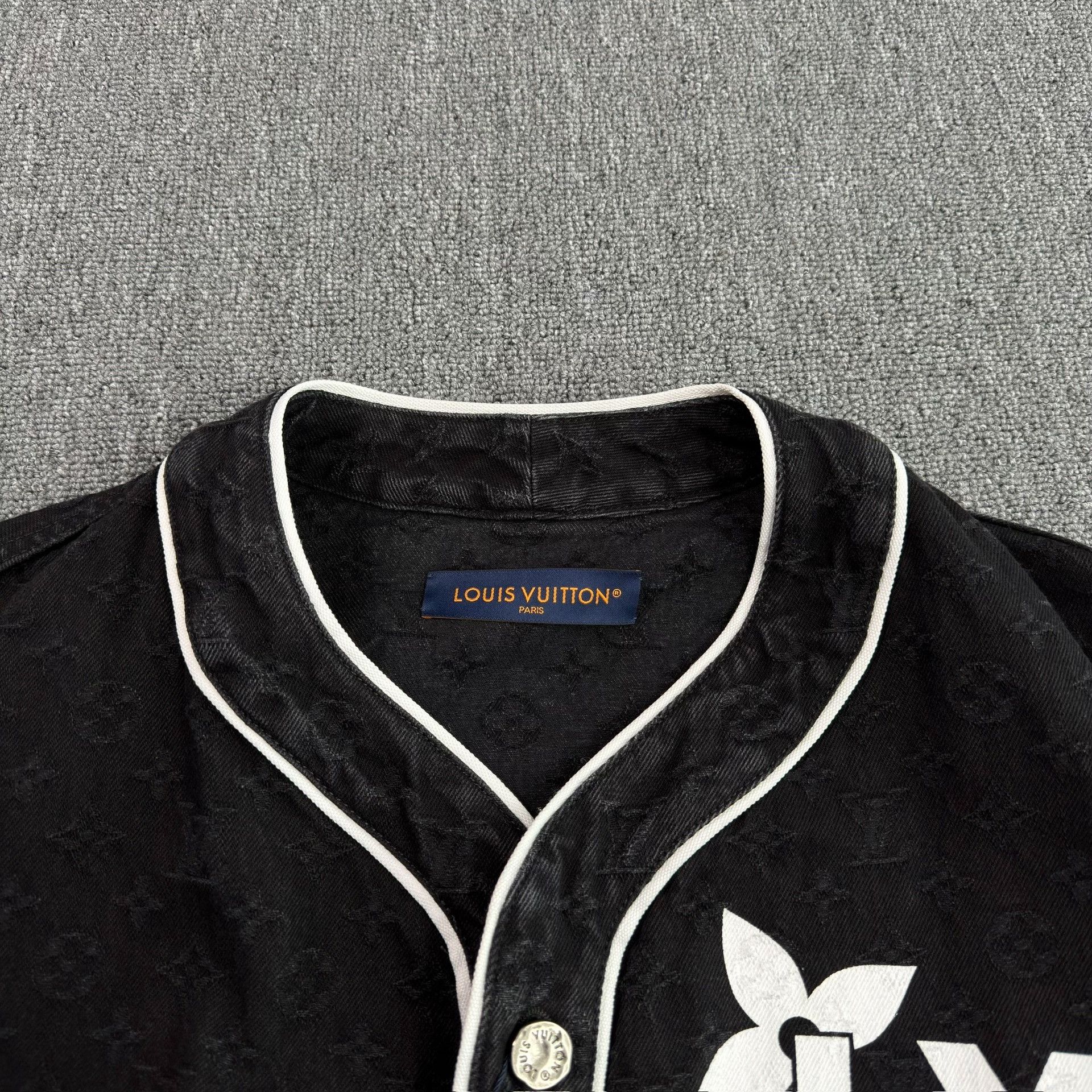 Louis Vuitton Louis Vuitton Monogram Short Sleeve Shirt Size M Size US M / EU 48-50 / 2 - 3 Thumbnail