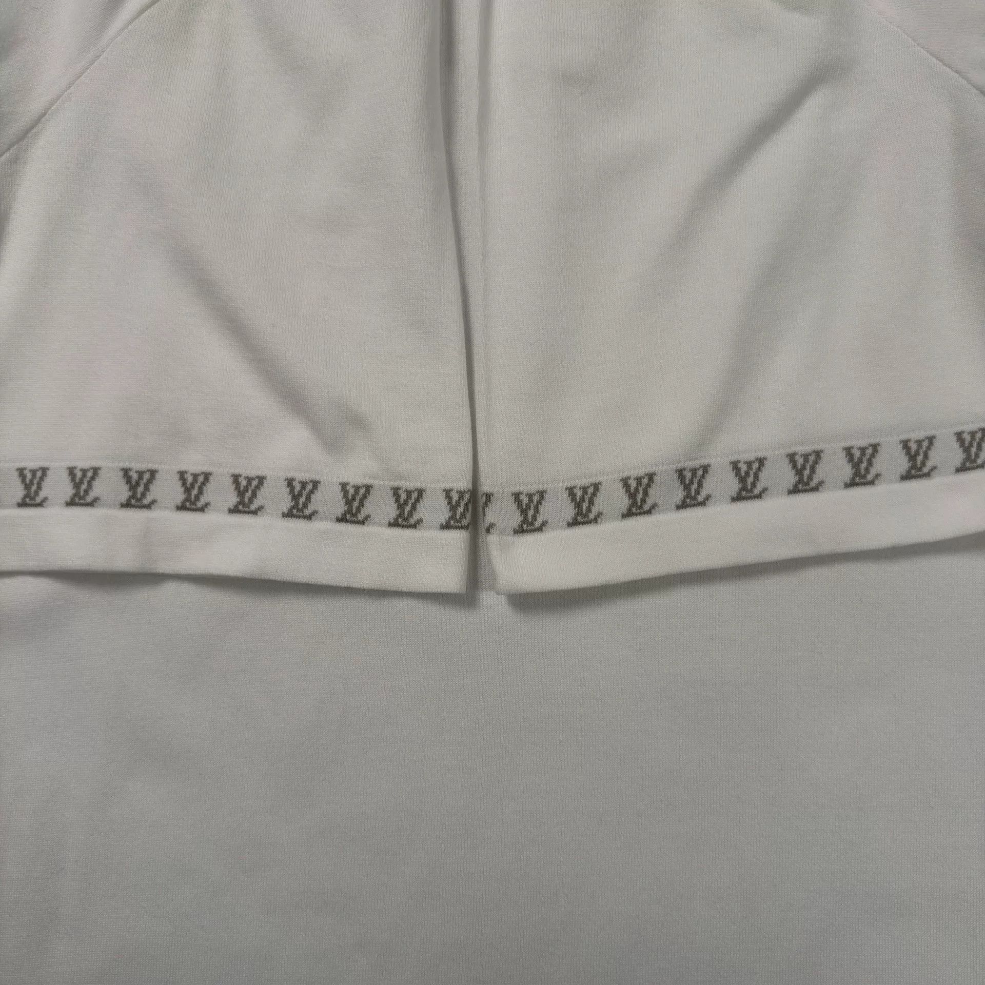 Louis Vuitton Louis Vuitton LV Pattern Trim T-Shirt Size US XXL Size US XXL / EU 58 / 5 - 4 Thumbnail