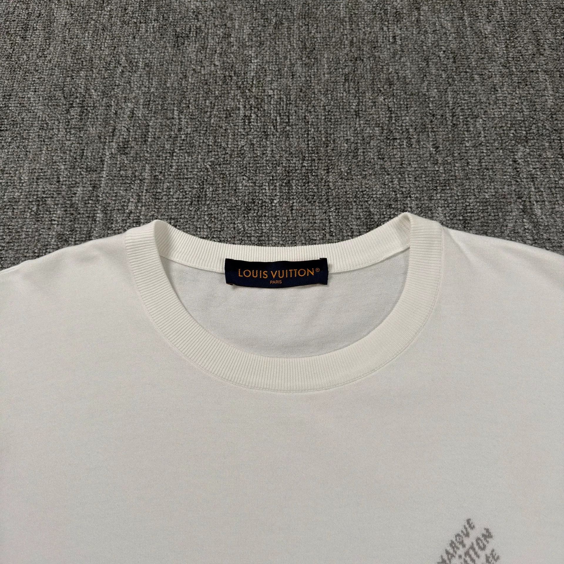 Louis Vuitton Louis Vuitton LV Pattern Trim T-Shirt Size US XXL Size US XXL / EU 58 / 5 - 3 Thumbnail