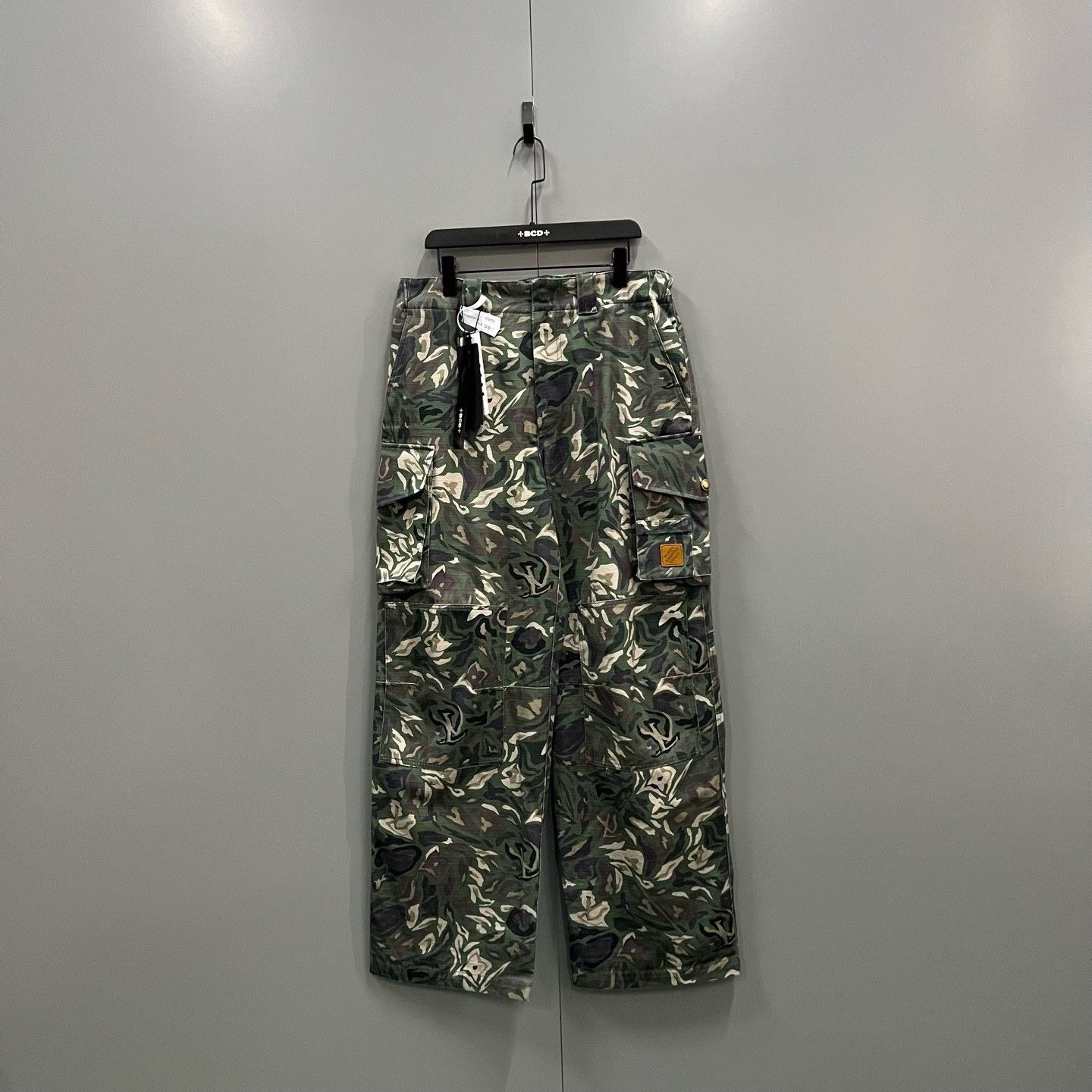 Louis Vuitton Louis Vuitton x Nigo Camouflage Cargo Pants Size 36 Size US 36 / EU 52 - 2 Thumbnail