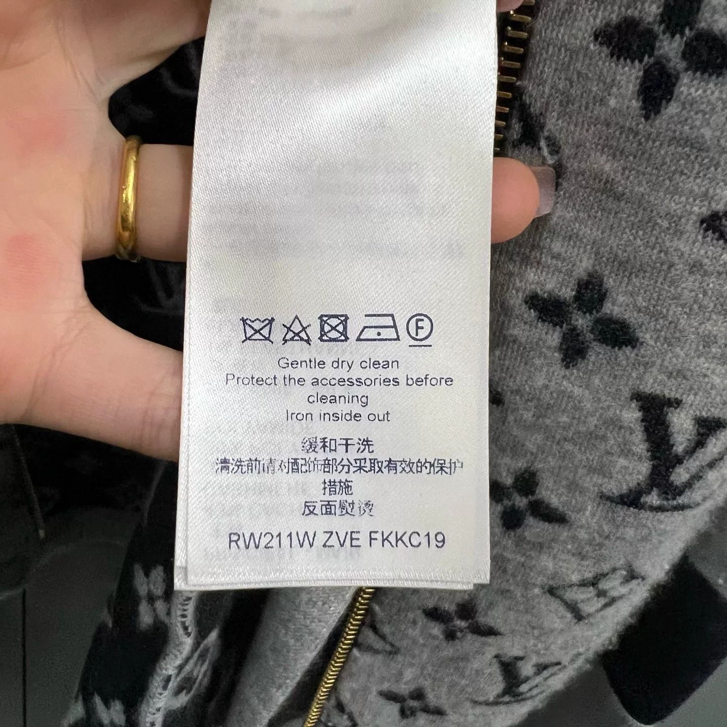 Louis Vuitton Louis Vuitton Striped Monogram Zip-Up Knit Size M Size US M / EU 48-50 / 2 - 4 Thumbnail