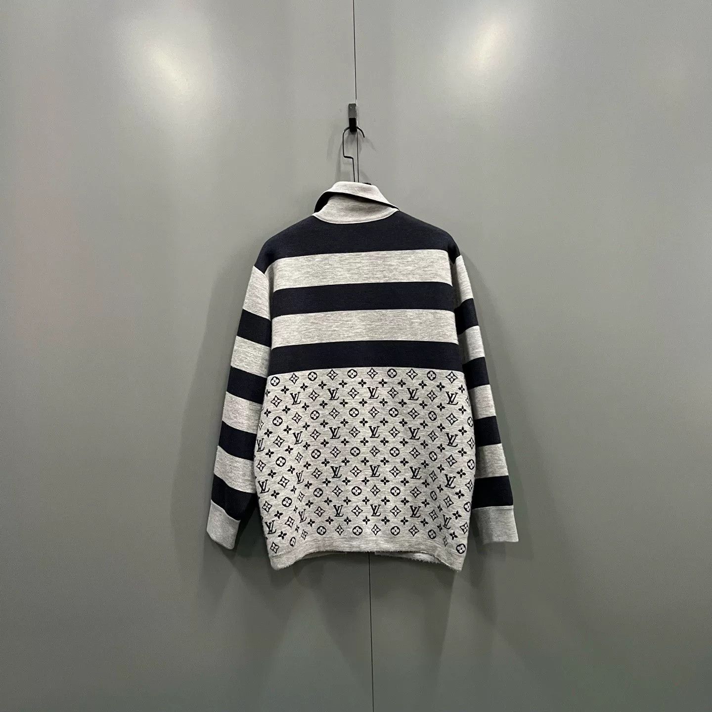 Louis Vuitton Louis Vuitton Striped Monogram Zip-Up Knit Size M Size US M / EU 48-50 / 2 - 3 Thumbnail
