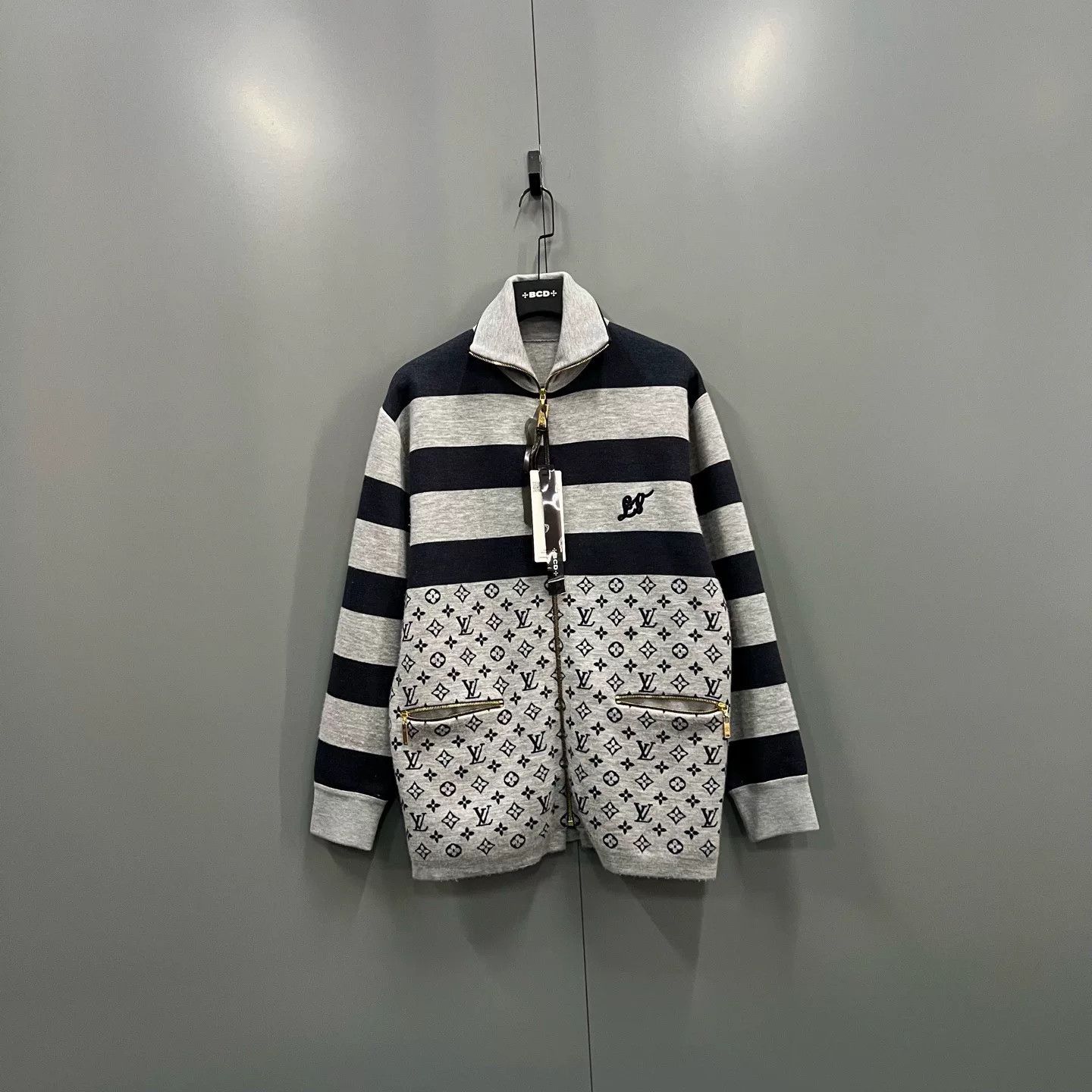 Louis Vuitton Louis Vuitton Striped Monogram Zip-Up Knit Size M Size US M / EU 48-50 / 2 - 2 Thumbnail