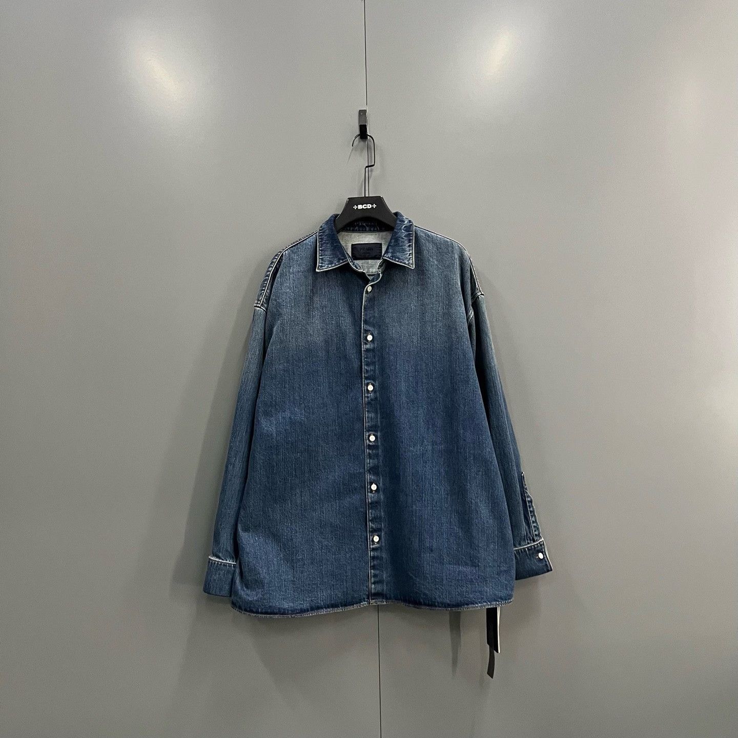 Prada Prada Triangle Logo Denim Shirt Size L Size US L / EU 52-54 / 3 - 2 Thumbnail