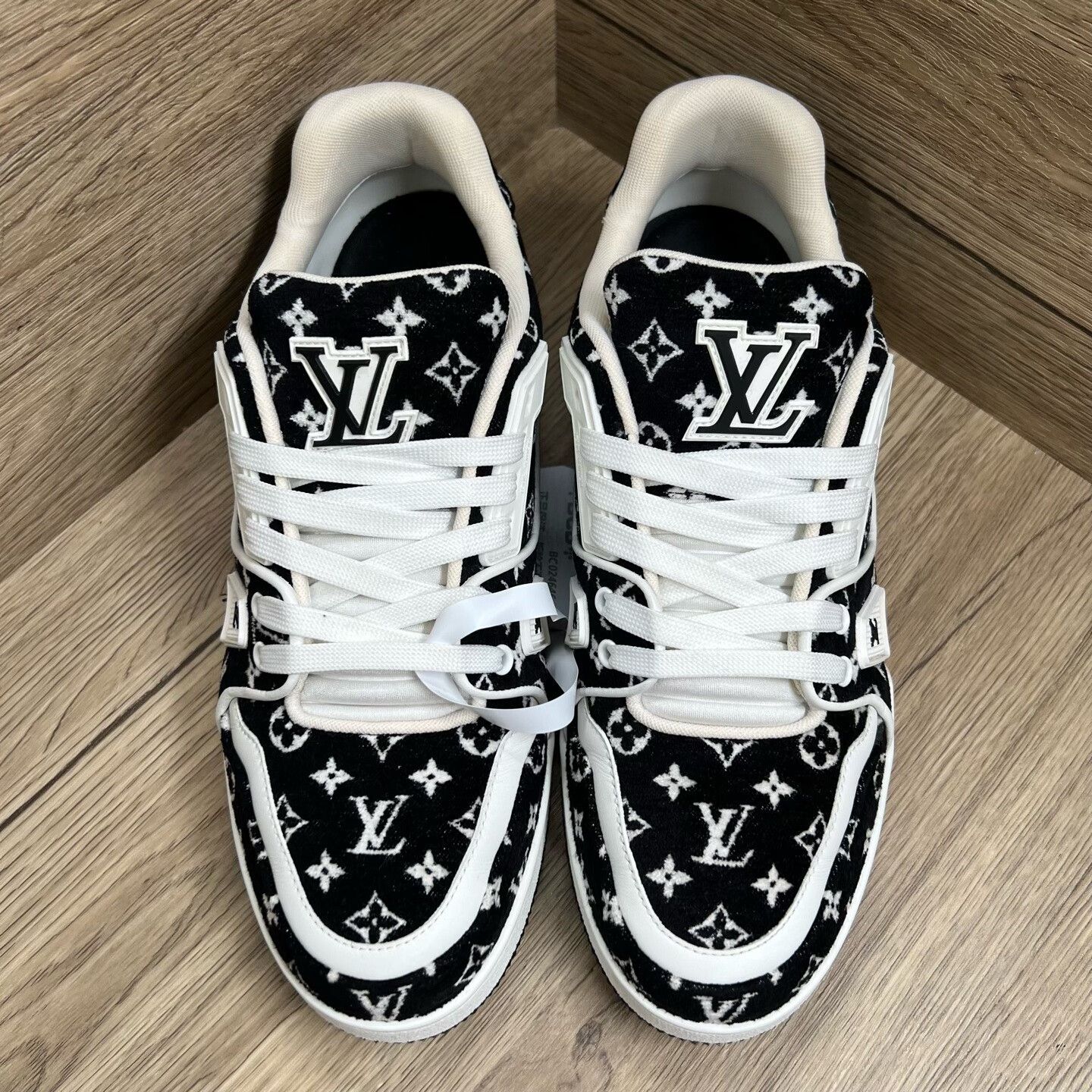 Louis Vuitton Louis Vuitton Monogram Trainer Sneakers Size 8 Size US 8 / EU 41 - 3 Thumbnail
