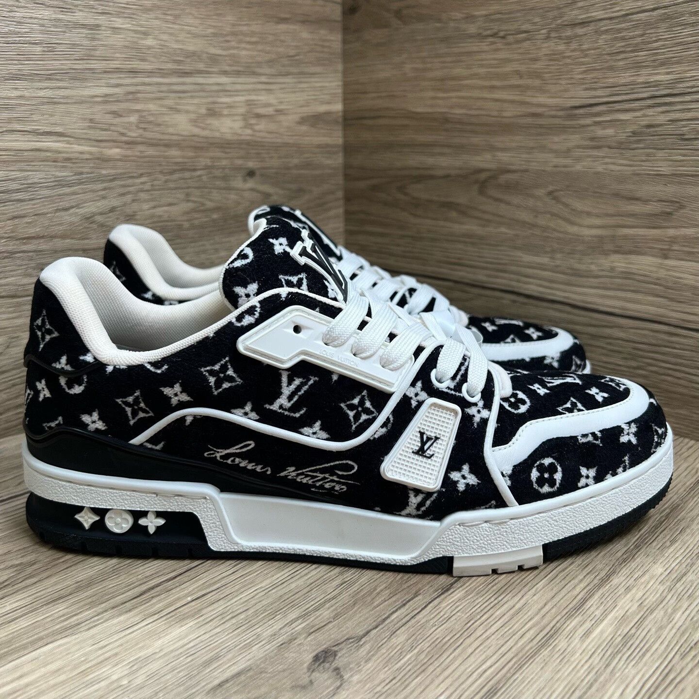 Louis Vuitton Louis Vuitton Monogram Trainer Sneakers Size 8 Size US 8 / EU 41 - 5 Thumbnail