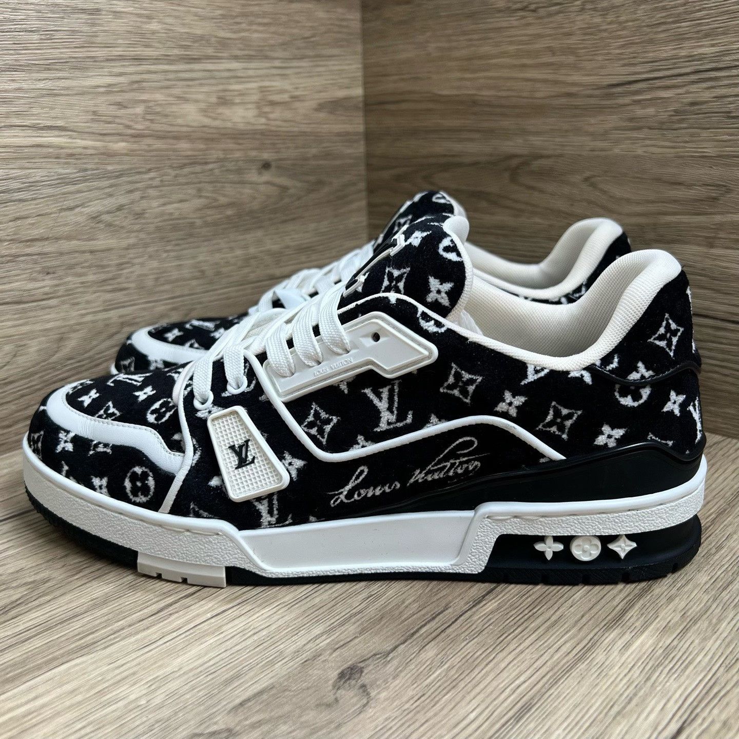 Louis Vuitton Louis Vuitton Monogram Trainer Sneakers Size 8 Size US 8 / EU 41 - 2 Thumbnail