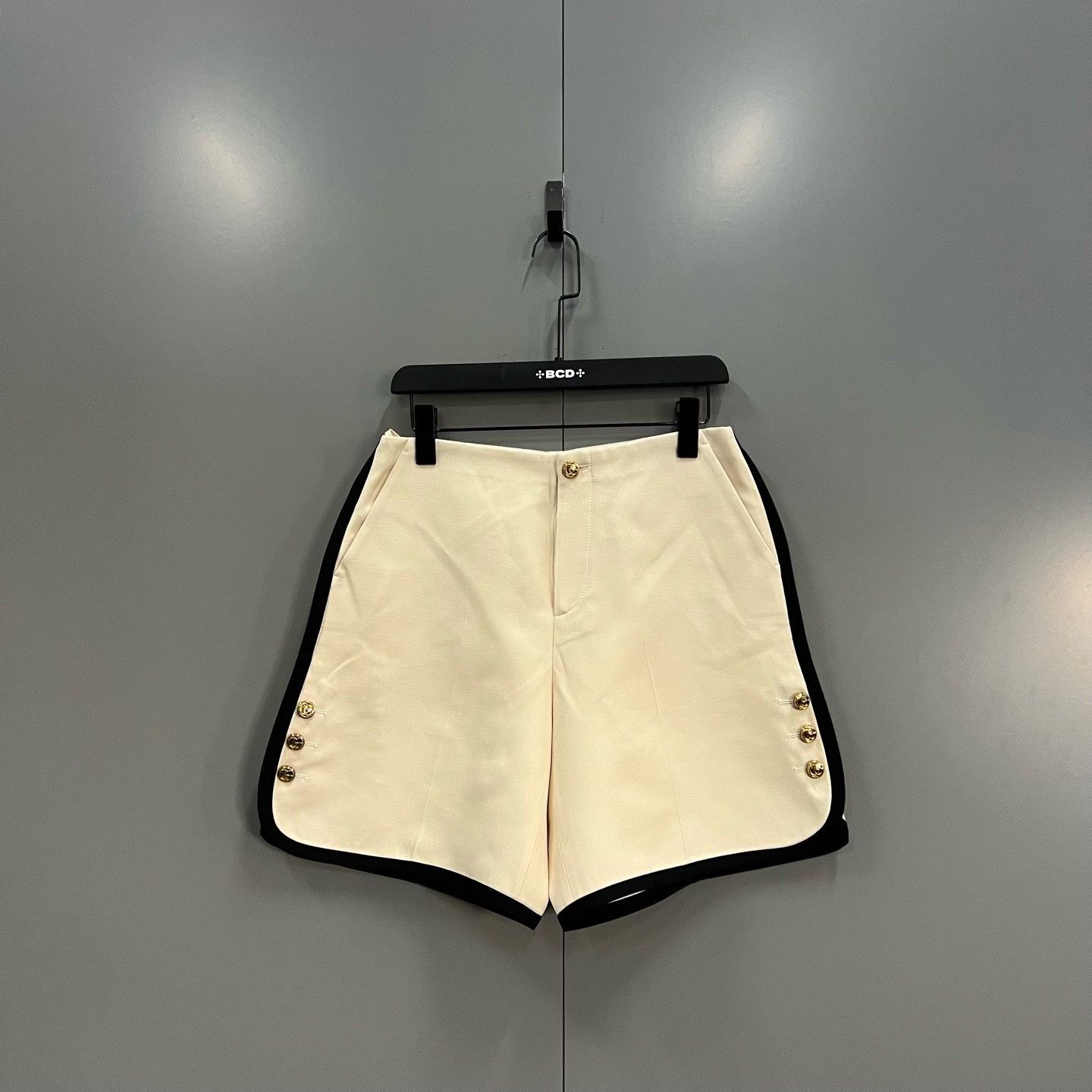 Gucci Gucci Gold Button Shorts IT 40 Size 27" / US 4 / IT 40 - 2 Thumbnail
