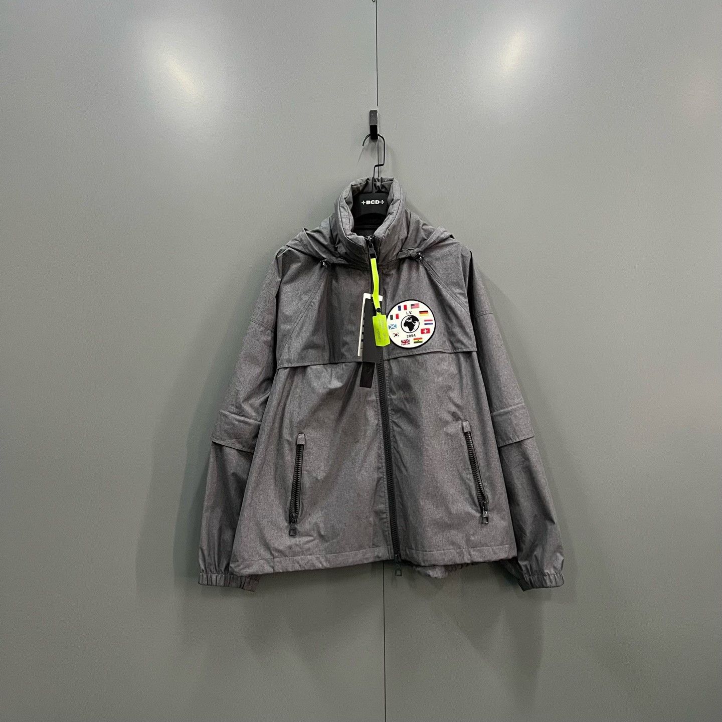 Louis Vuitton Louis Vuitton Logo Patch Hooded Jacket Size XXL Size US XXL / EU 58 / 5 - 2 Thumbnail