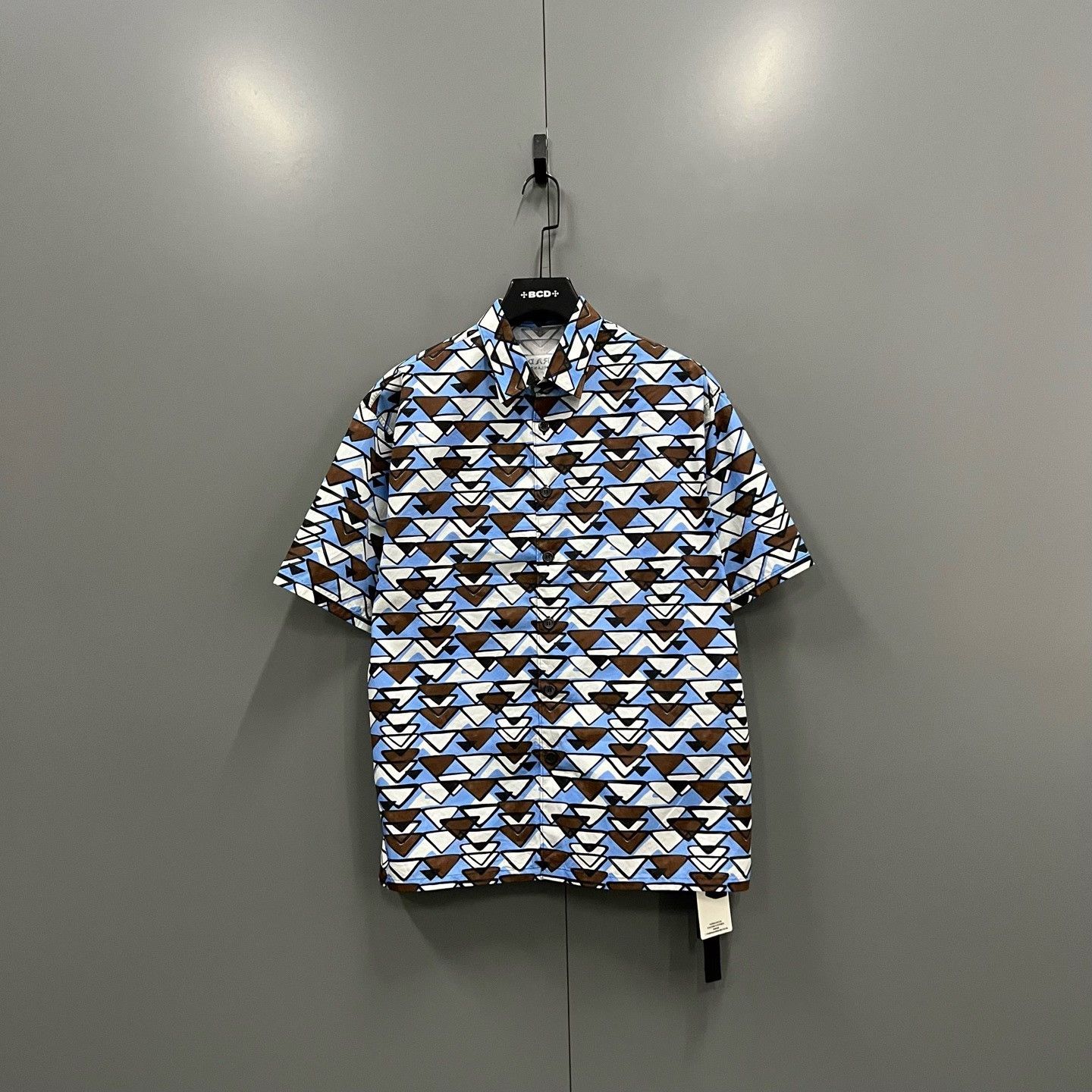 Prada Prada Triangle Print Short Sleeve Shirt Size L Size US L / EU 52-54 / 3 - 2 Thumbnail
