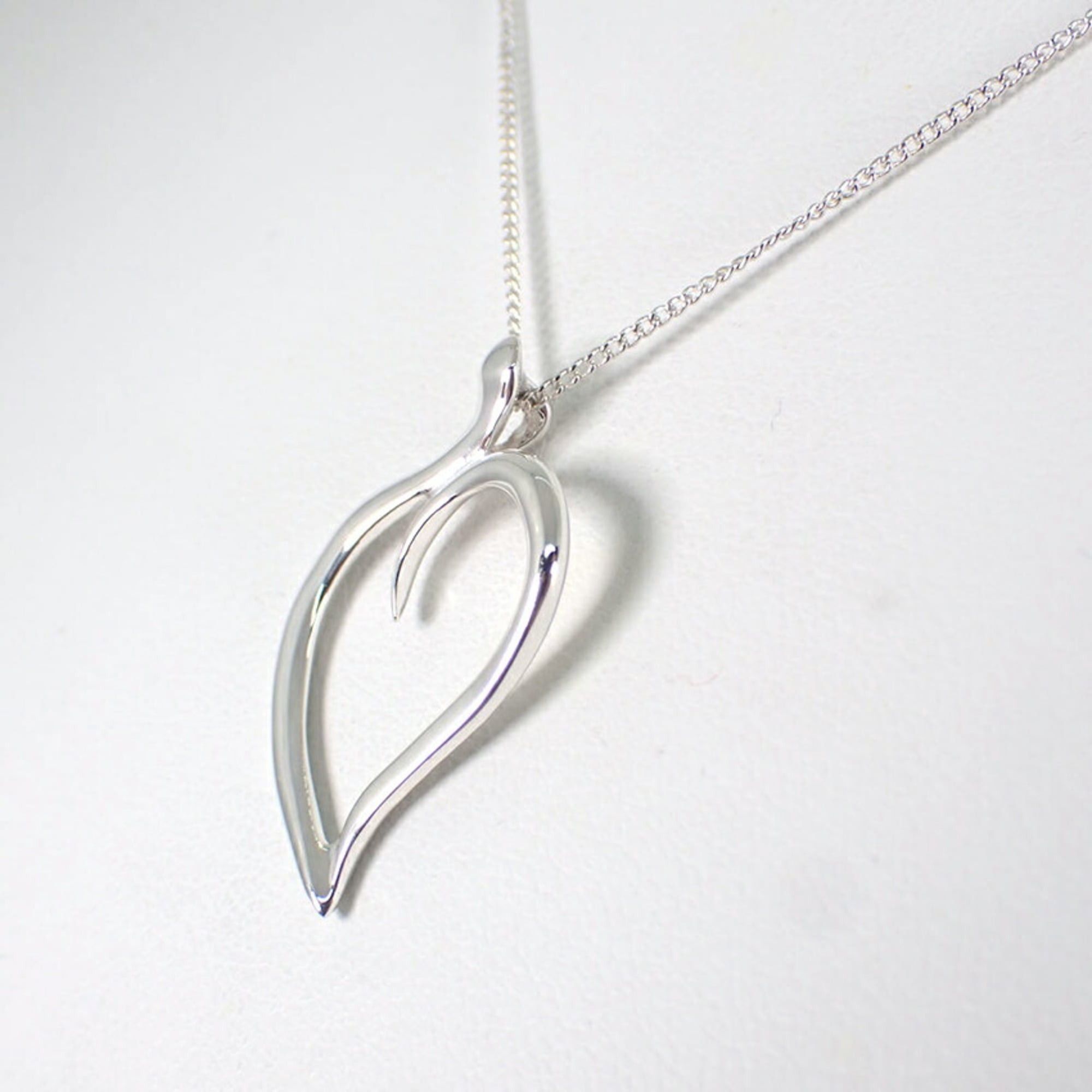 Tiffany & Co. TIFFANY & Co. 925 Elsa Peretti Leaf Pendant Size ONE SIZE - 4 Thumbnail