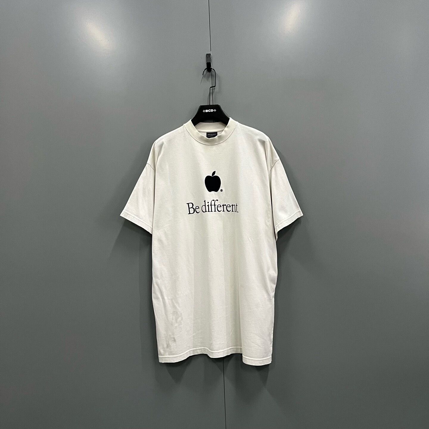 Balenciaga Balenciaga Apple Logo T-Shirt Size 2 Size US M / EU 48-50 / 2 - 2 Thumbnail