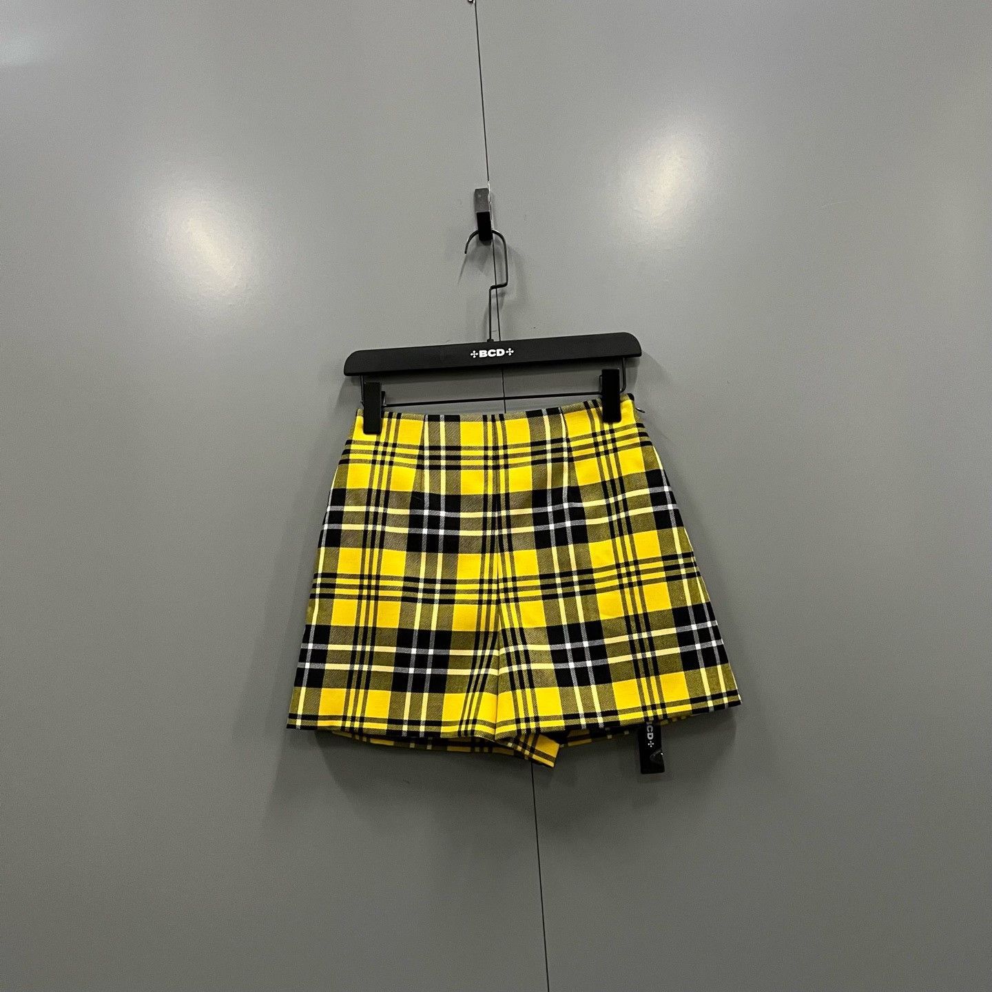 Christian Dior Monsieur Christian Dior Yellow Plaid Shorts Size 34 Size 25" / US 0 / IT 36 - 2 Thumbnail