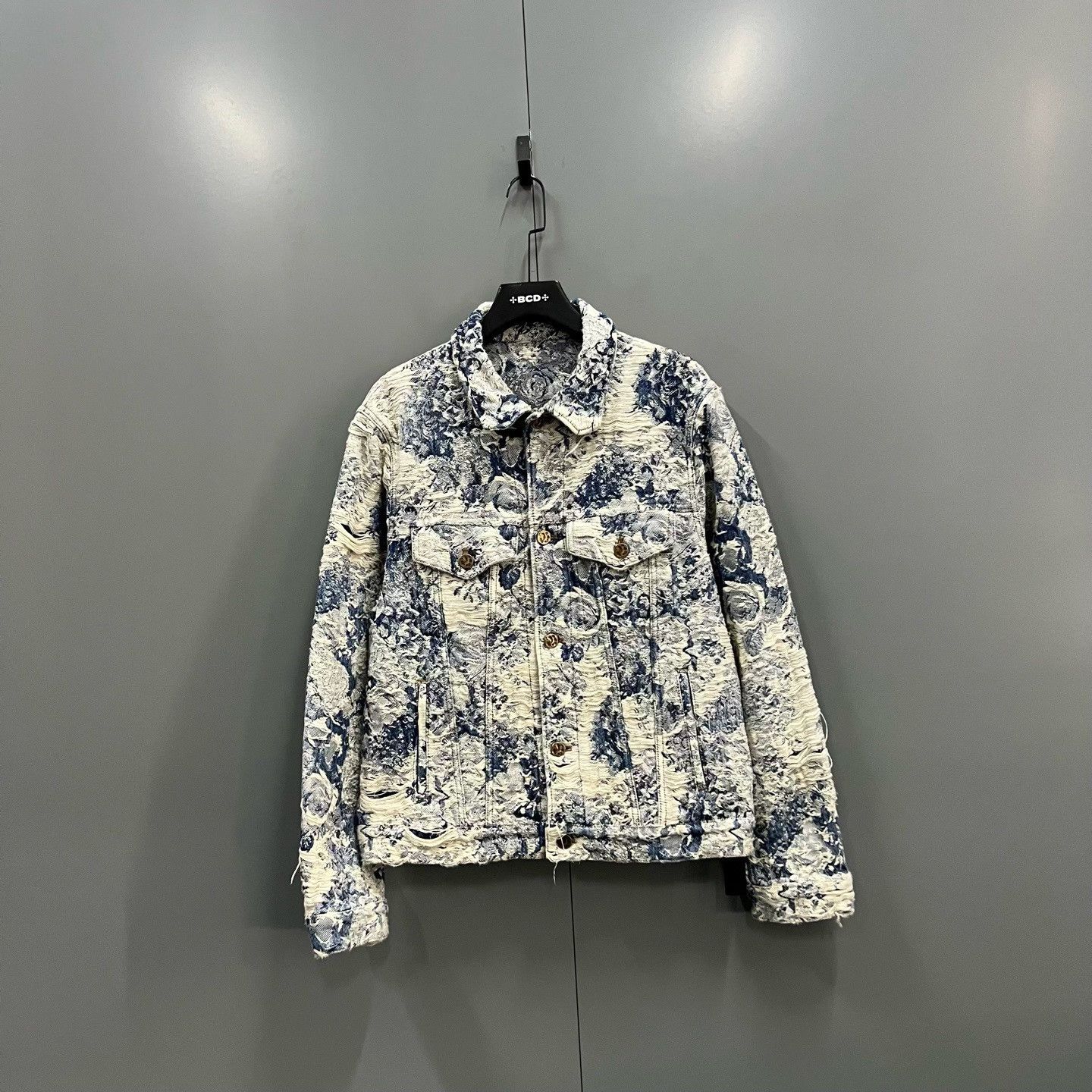 Louis Vuitton Louis Vuitton Floral Denim Jacket Size 52 Size US L / EU 52-54 / 3 - 2 Thumbnail