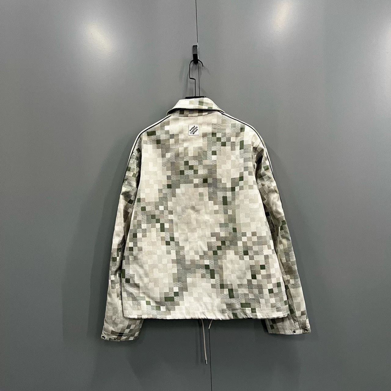 Louis Vuitton Louis Vuitton Mosaic Camo Jacket Size L Size US L / EU 52-54 / 3 - 3 Thumbnail