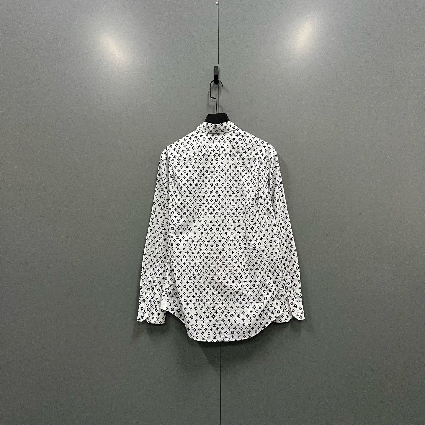 Louis Vuitton Louis Vuitton Monogram Long Sleeve Shirt Size M Size US M / EU 48-50 / 2 - 3 Thumbnail