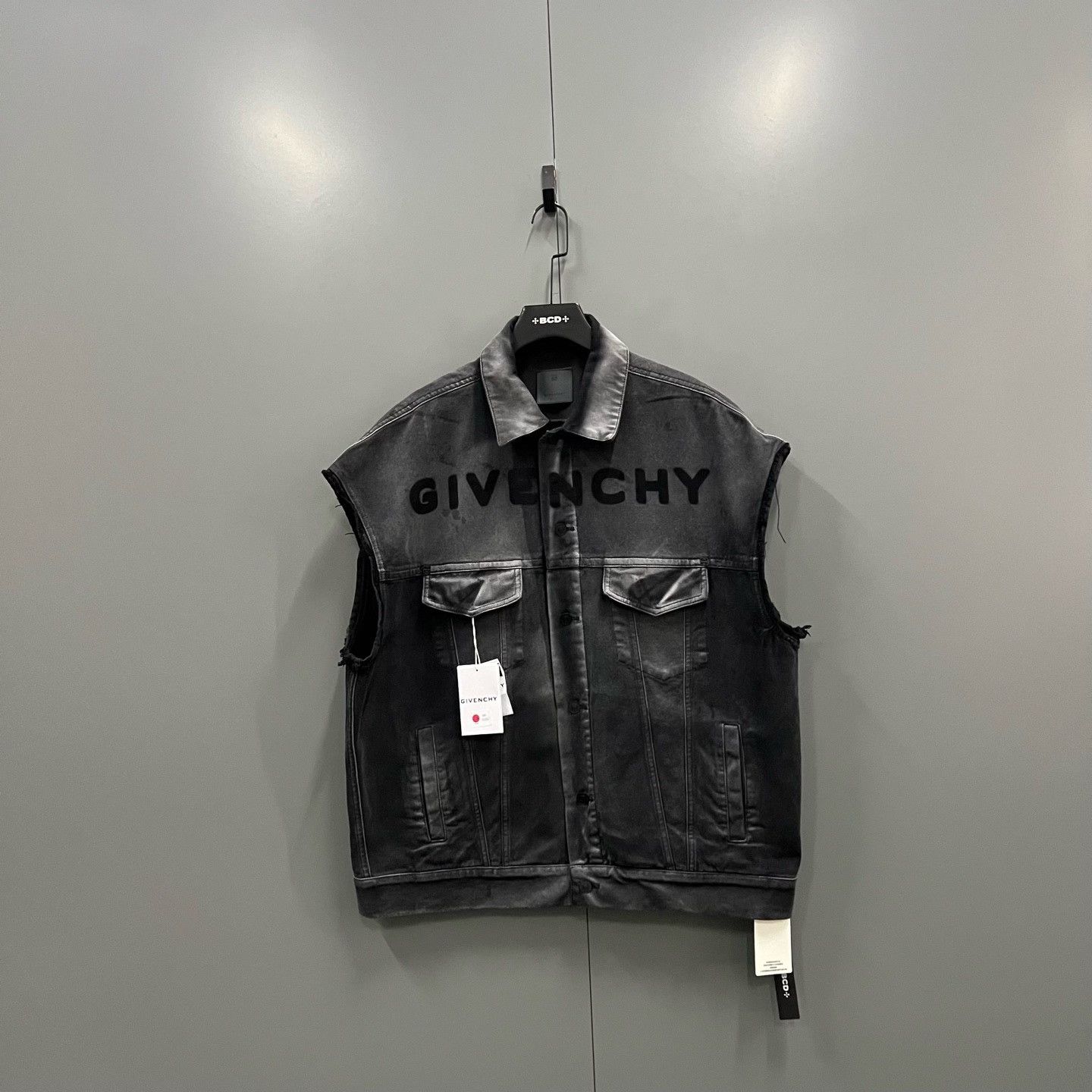 Givenchy Givenchy Logo Denim Vest Size XL Size US XL / EU 56 / 4 - 2 Thumbnail