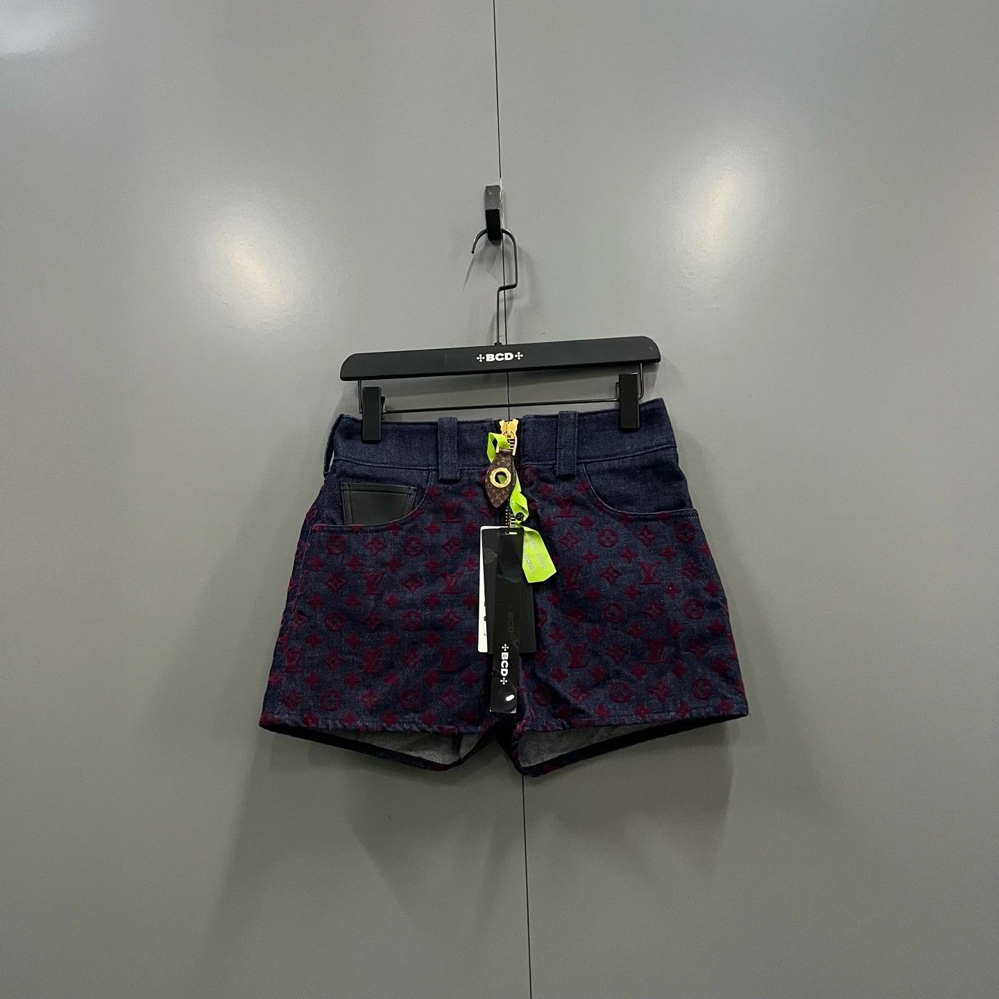 Louis Vuitton Louis Vuitton Monogram Flocked Shorts Size 34 Size 24" / US 00 / IT 34 - 2 Thumbnail