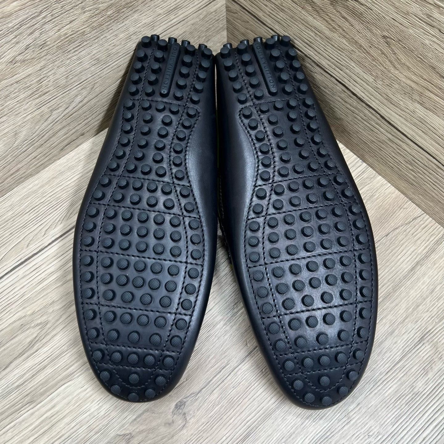 Louis Vuitton Louis Vuitton Gold Logo Loafers Size 11 Size US 11 / EU 44 - 6 Thumbnail