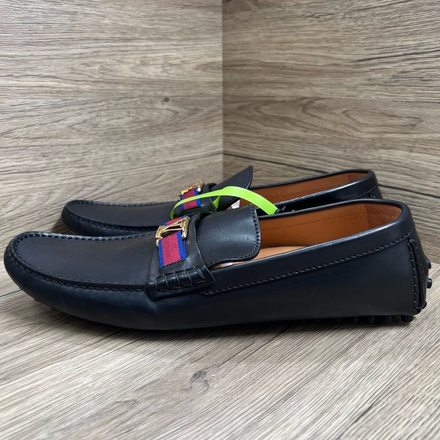 Louis Vuitton Louis Vuitton Gold Logo Loafers Size 11 Size US 11 / EU 44 - 2 Thumbnail