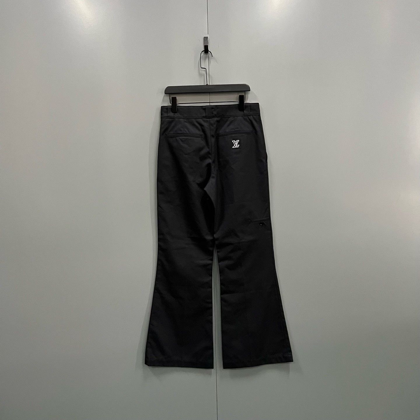 Louis Vuitton Louis Vuitton Embroidered Logo Casual Pants Size 30 Size US 30 / EU 46 - 3 Thumbnail
