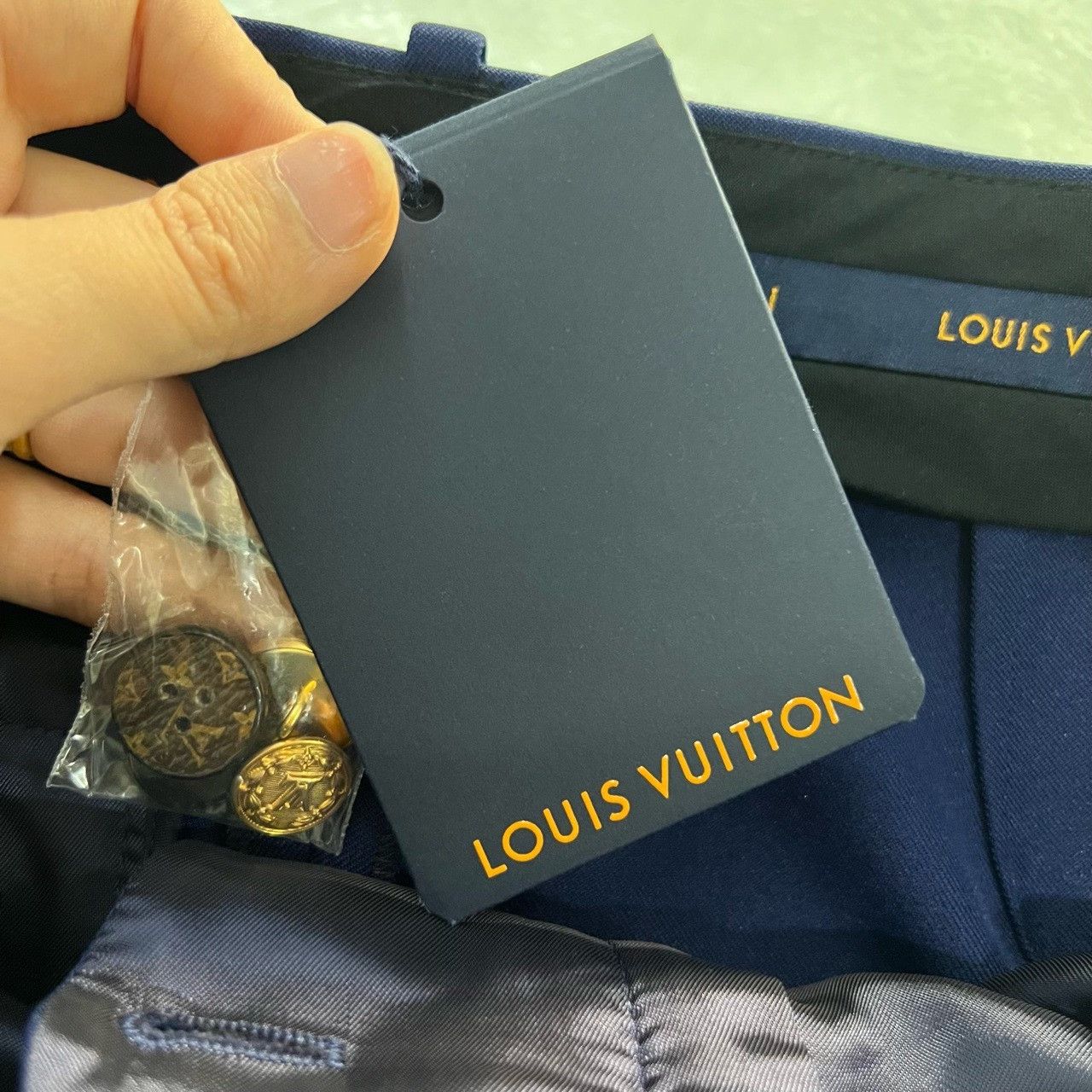 Louis Vuitton Louis Vuitton Navy Gold Button Shorts Size 38 Size 27" / US 4 / IT 40 - 4 Thumbnail