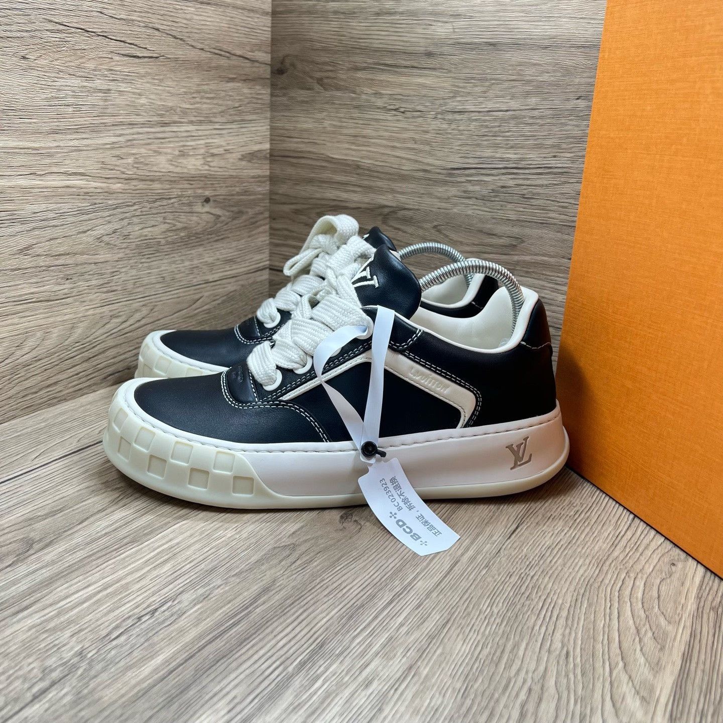 Louis Vuitton Louis Vuitton Tilted Sneakers Size US 8.5 Size US 8.5 / EU 41-42 - 2 Thumbnail