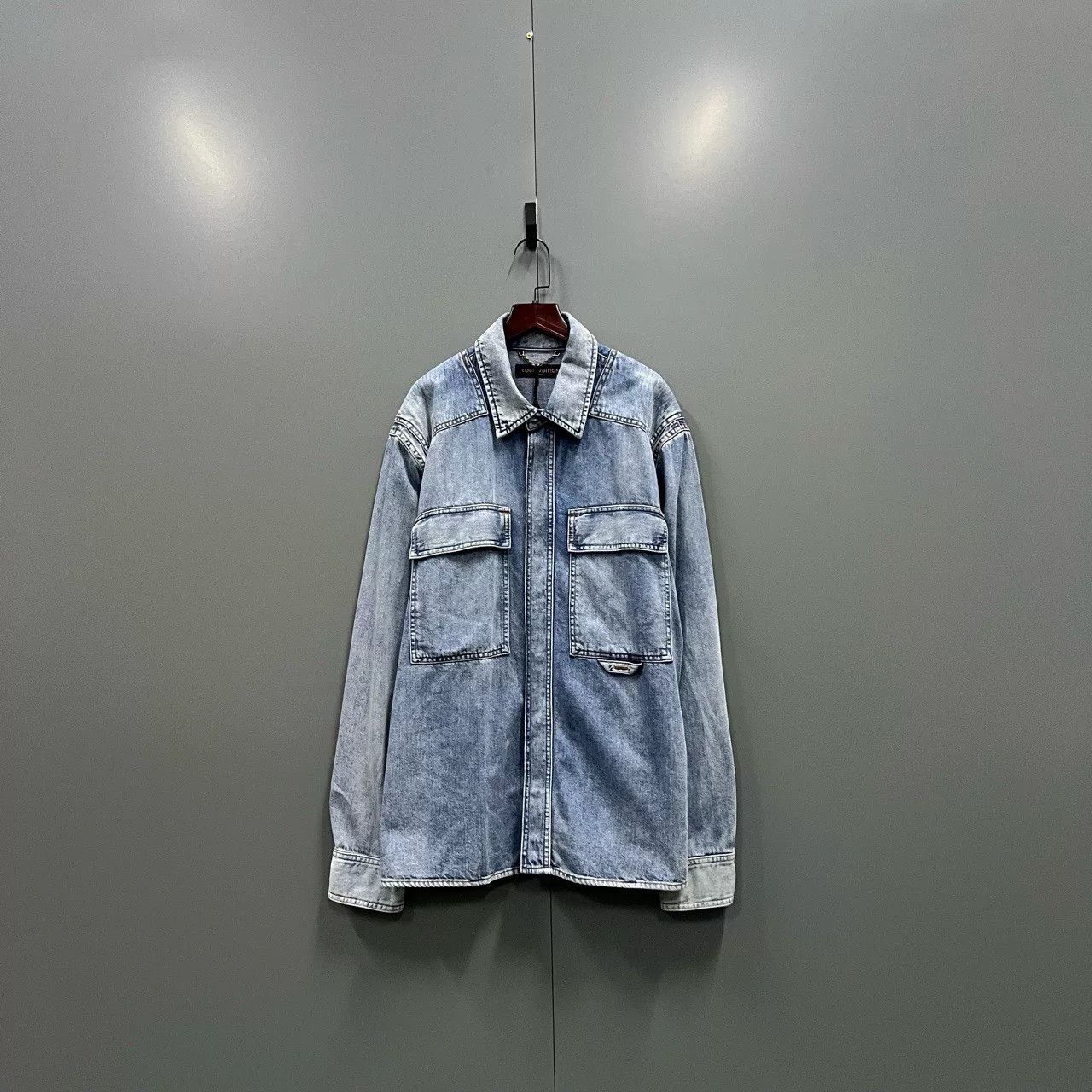 Louis Vuitton Louis Vuitton Washed Denim Shirt Size M Size US M / EU 48-50 / 2 - 2 Thumbnail