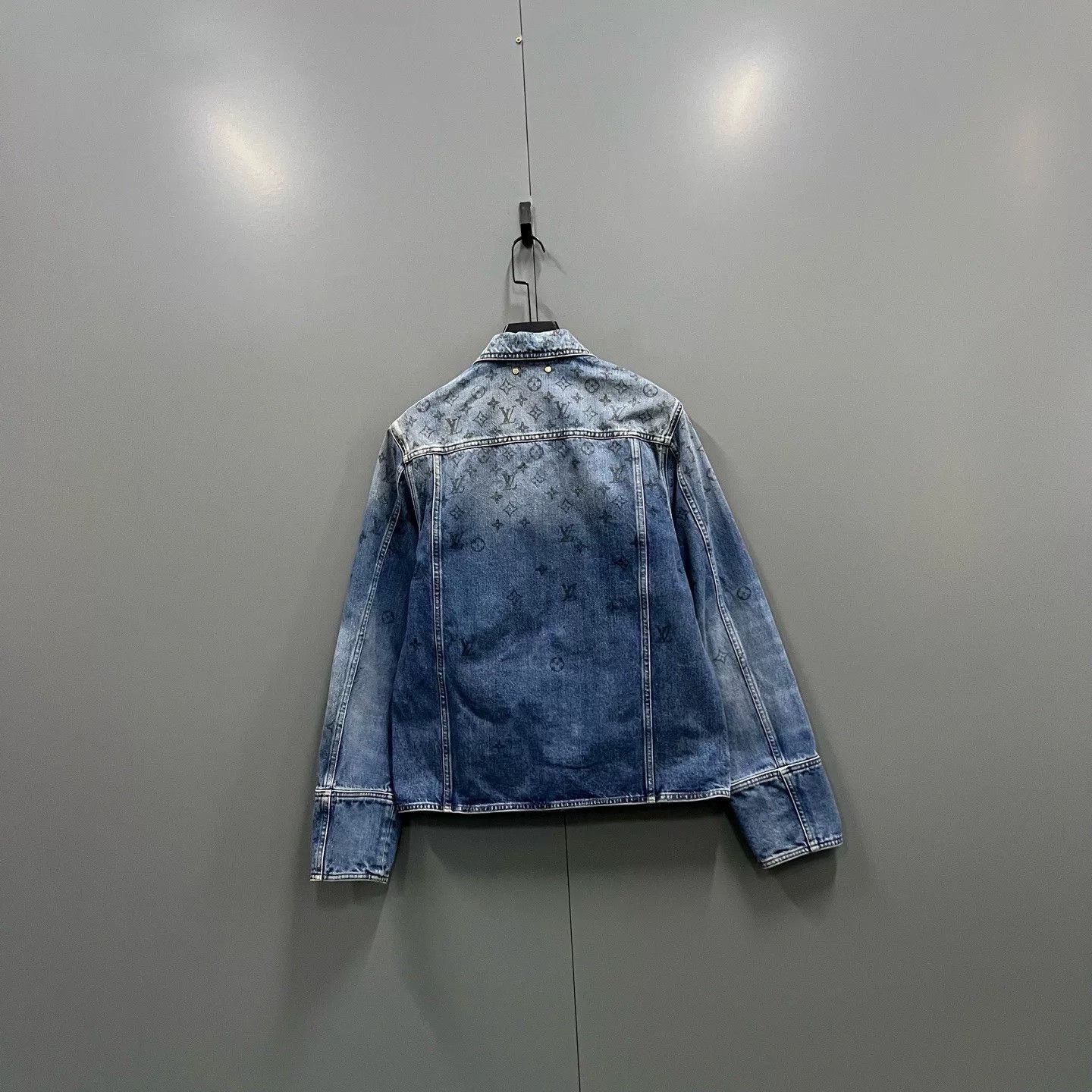 Louis Vuitton Louis Vuitton Monogram Gradient Denim Jacket Size M Size US M / EU 48-50 / 2 - 3 Thumbnail