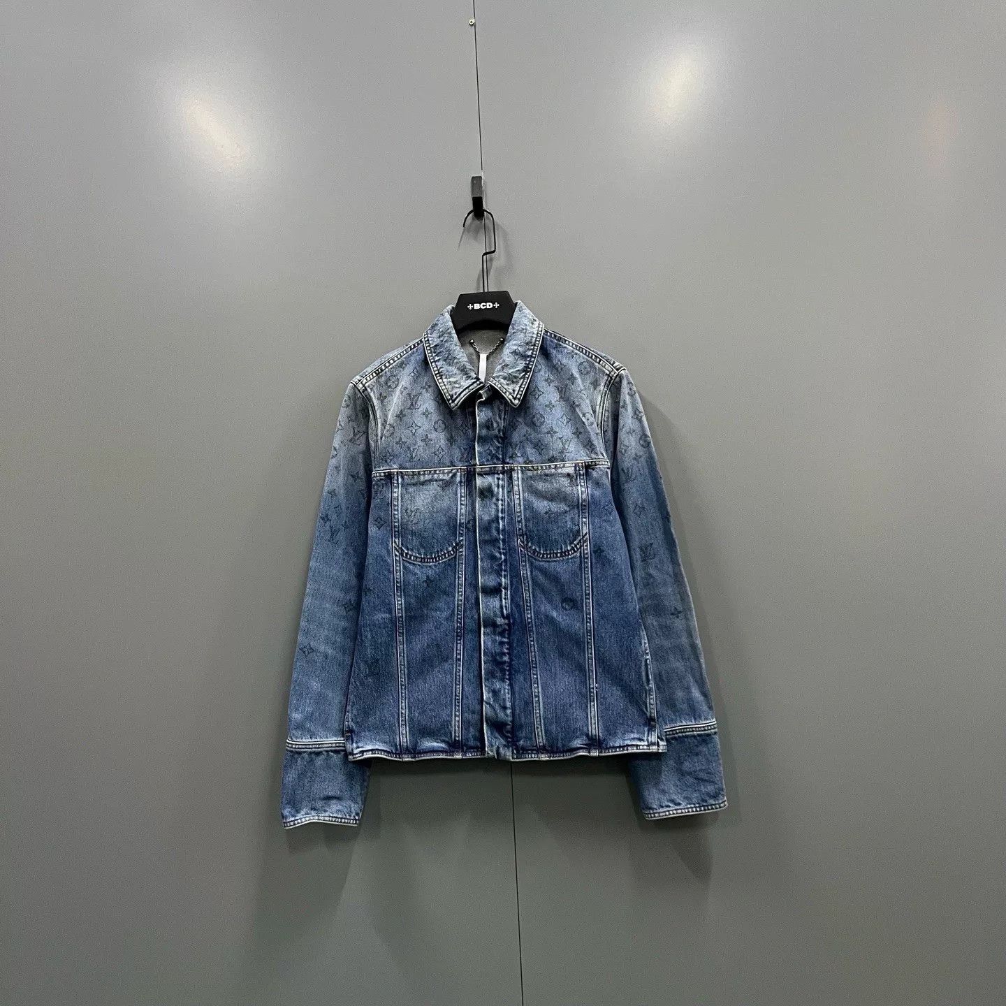 Louis Vuitton Louis Vuitton Monogram Gradient Denim Jacket Size M Size US M / EU 48-50 / 2 - 2 Thumbnail