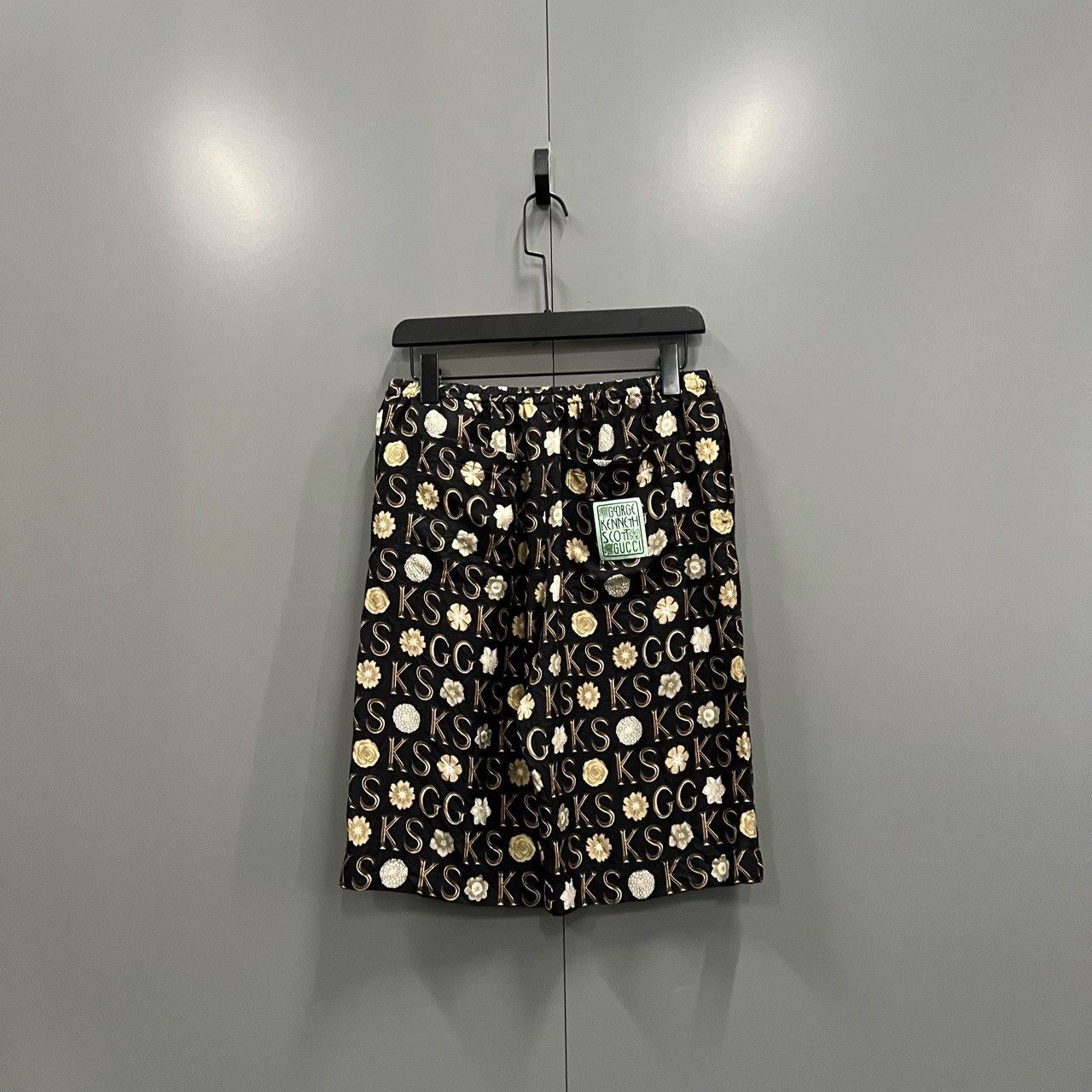 Gucci Gucci Ken Scott Floral Shorts Size 28 Size US 28 / EU 44 - 3 Thumbnail