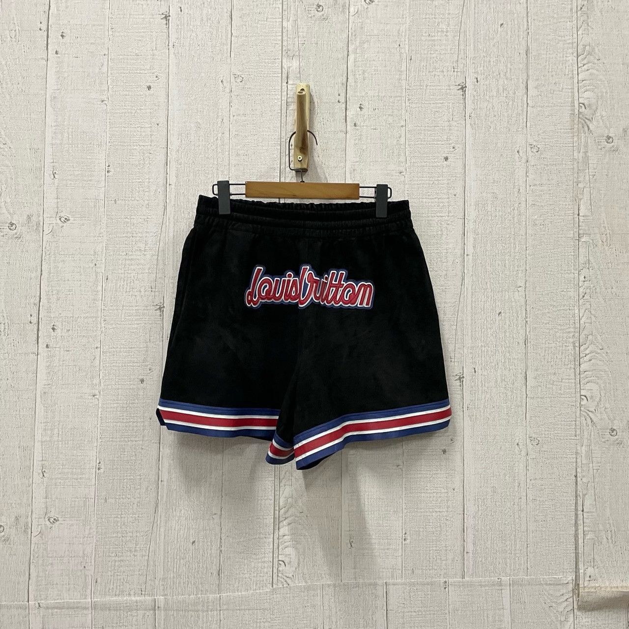 Louis Vuitton Louis Vuitton x NBA Suede Logo Shorts Size S Size US 30 / EU 46 - 2 Thumbnail