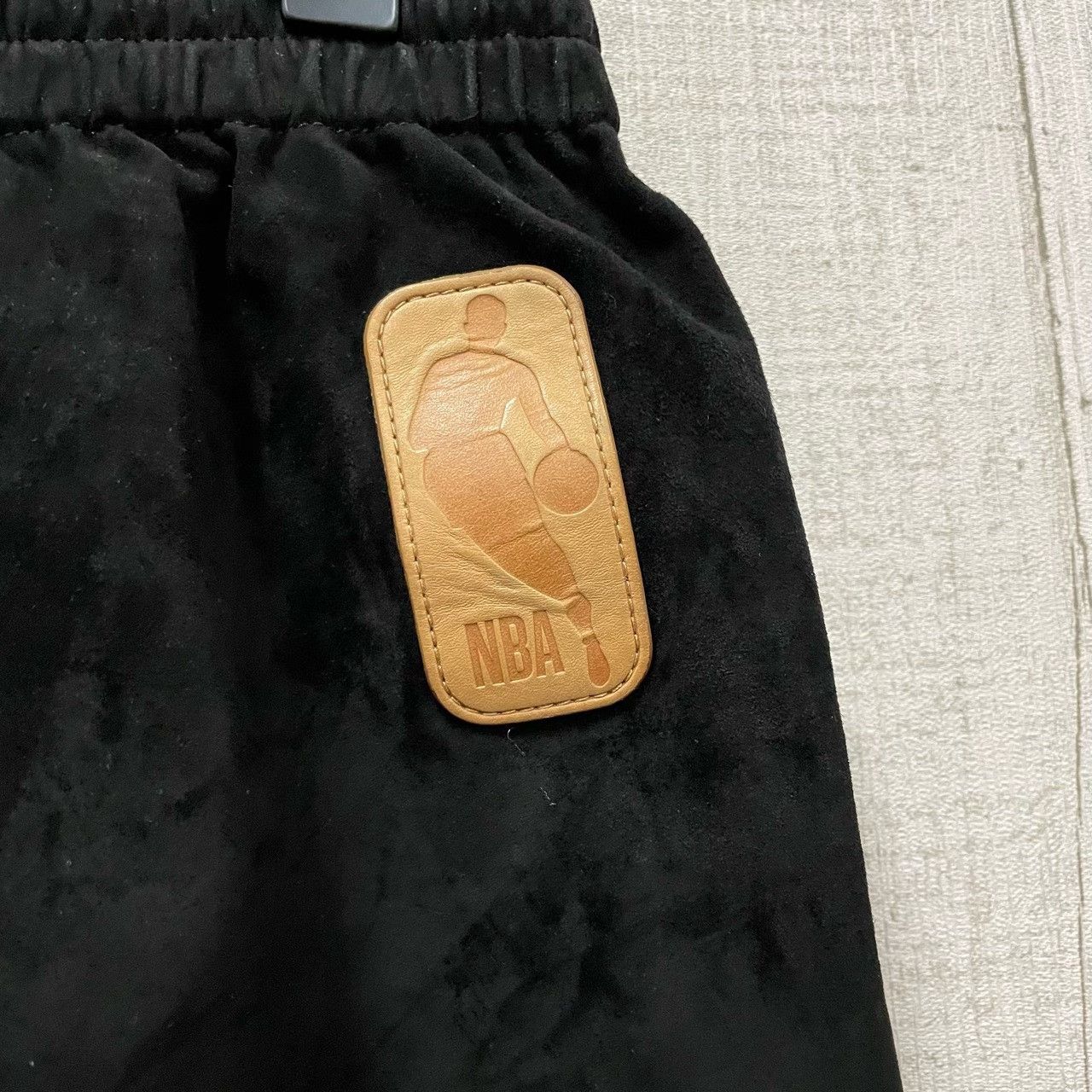 Louis Vuitton Louis Vuitton x NBA Suede Logo Shorts Size S Size US 30 / EU 46 - 6 Thumbnail
